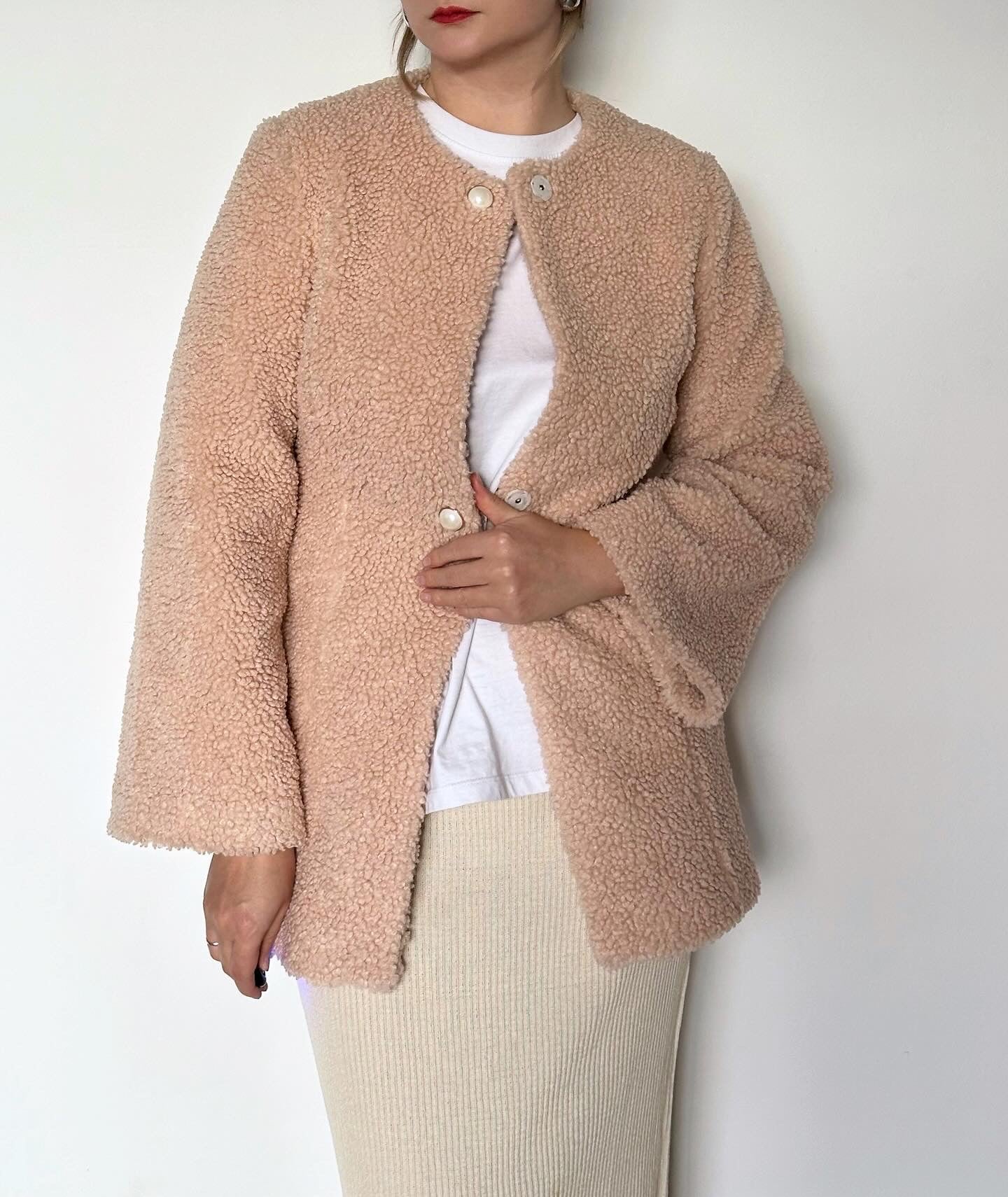 Vintage coat in teddy fabric with beautiful pearl buttons
