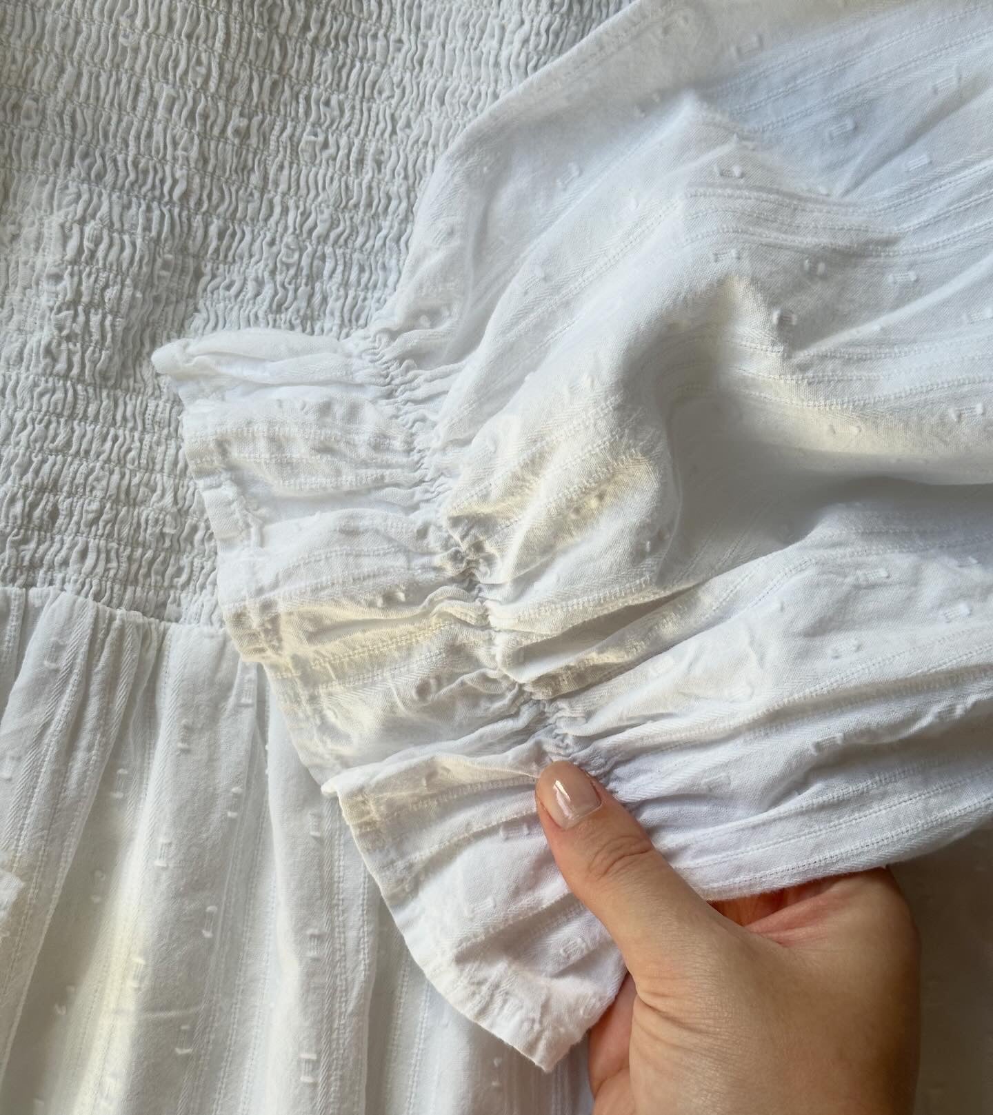 Incredible white cotton dress with puff sleeves