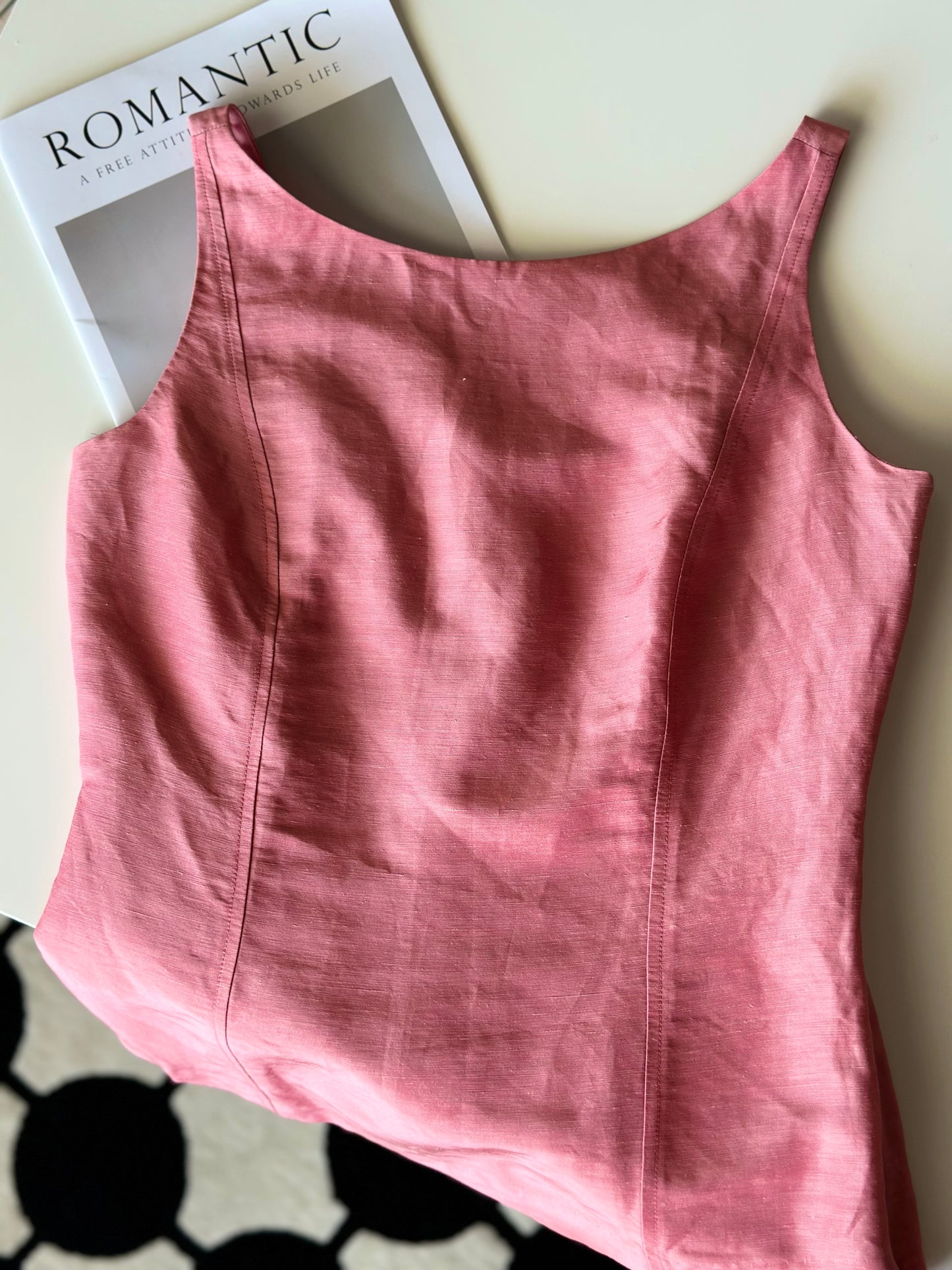 Linen-silk tailored top with open back