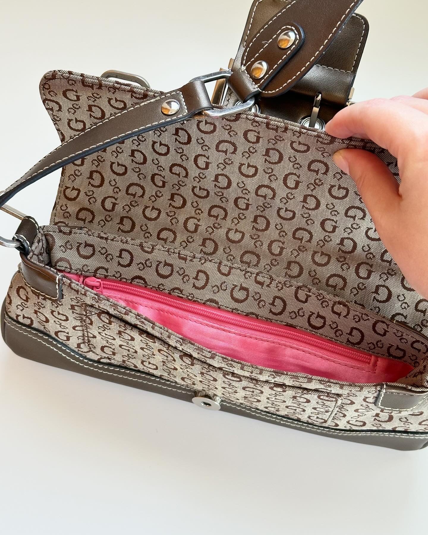 Super trendy vintage Guess bag with monogram print