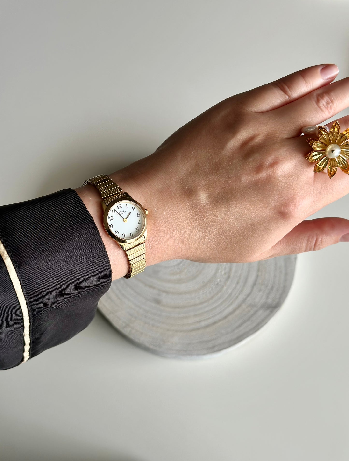 Elegant vintage Rotary quartz watch