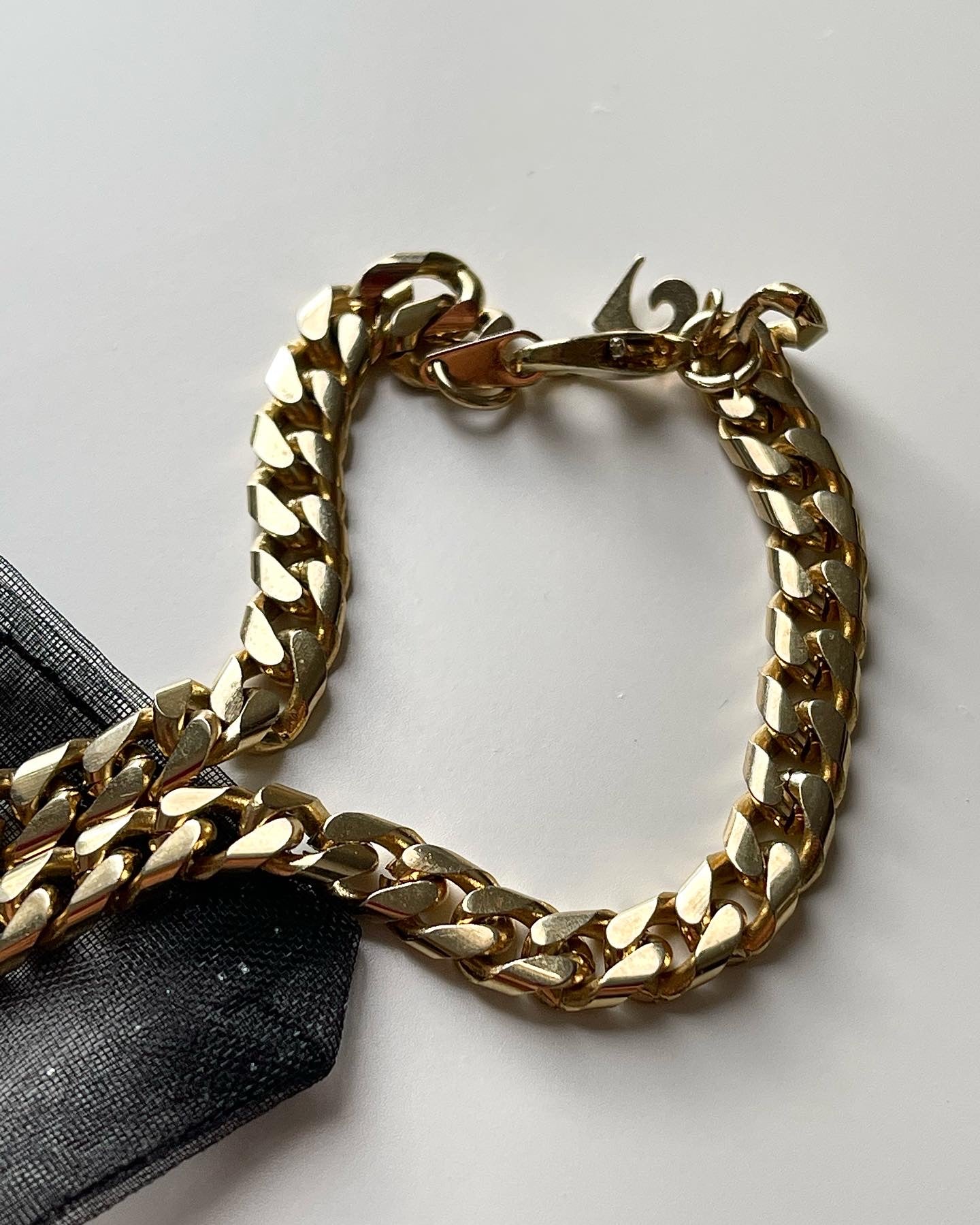 Classic vintage gold-tone chain necklace by Pierre Cardin