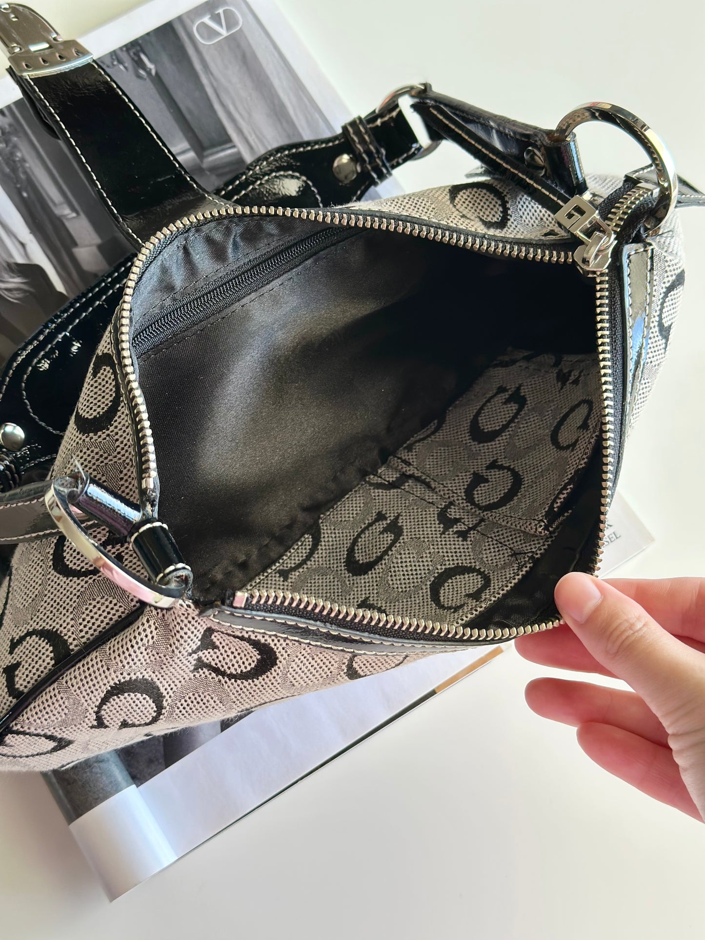 Vintage Guess grey baguette bag