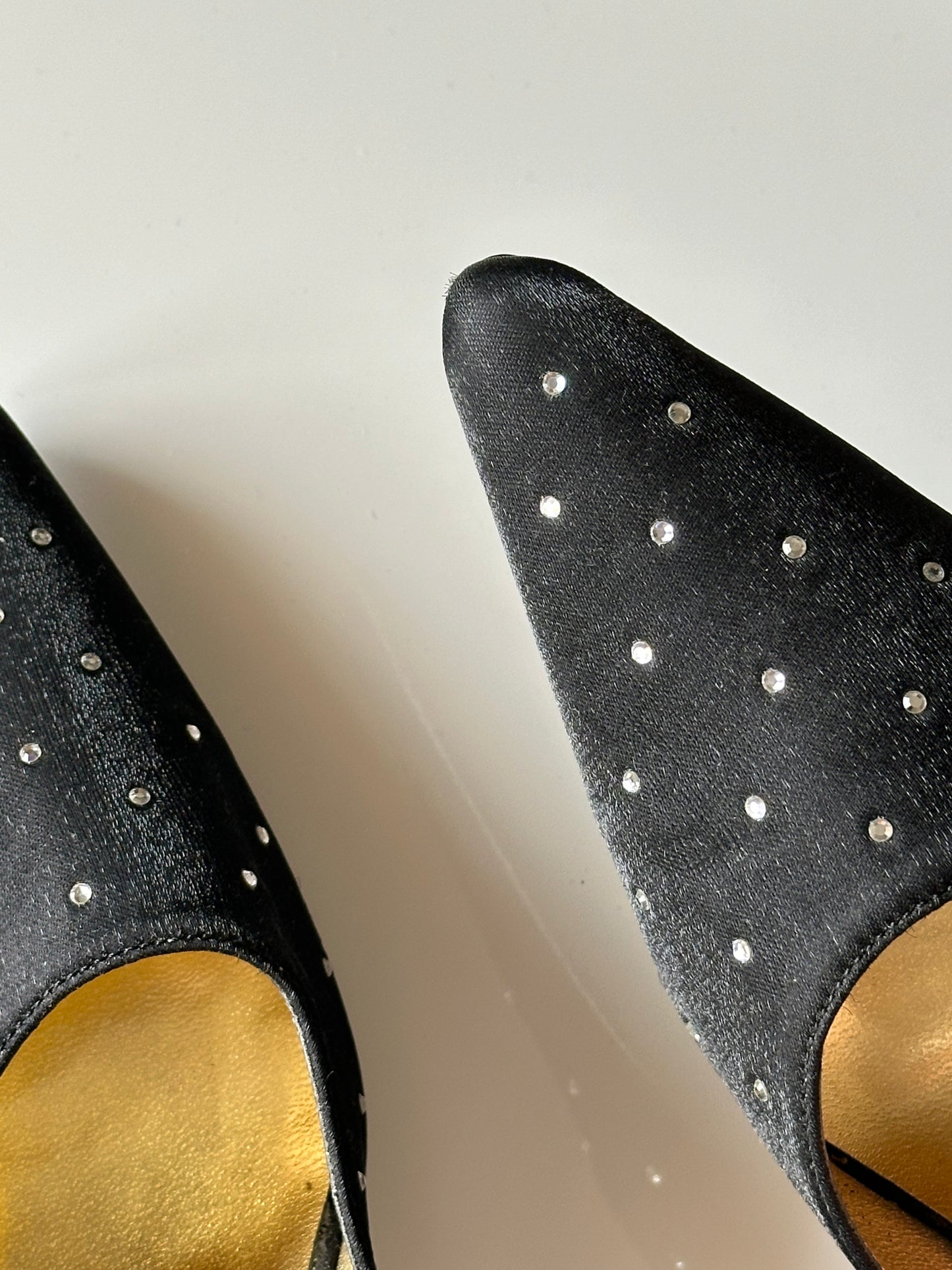 Vintage high-heel satin shoes with crystals 💎