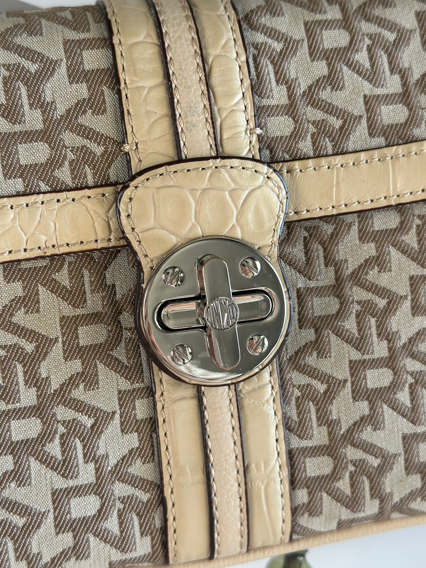 Sophisticated vintage DKNY beige shoulder bag from 2000s