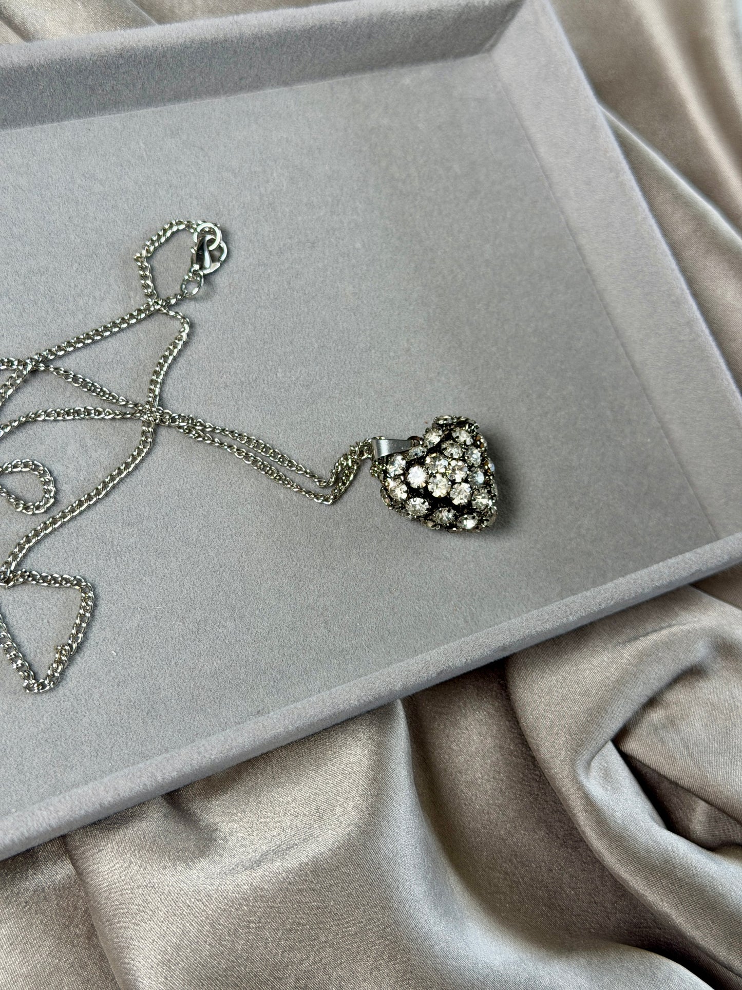 Delicate vintage silver-tone necklace with heart