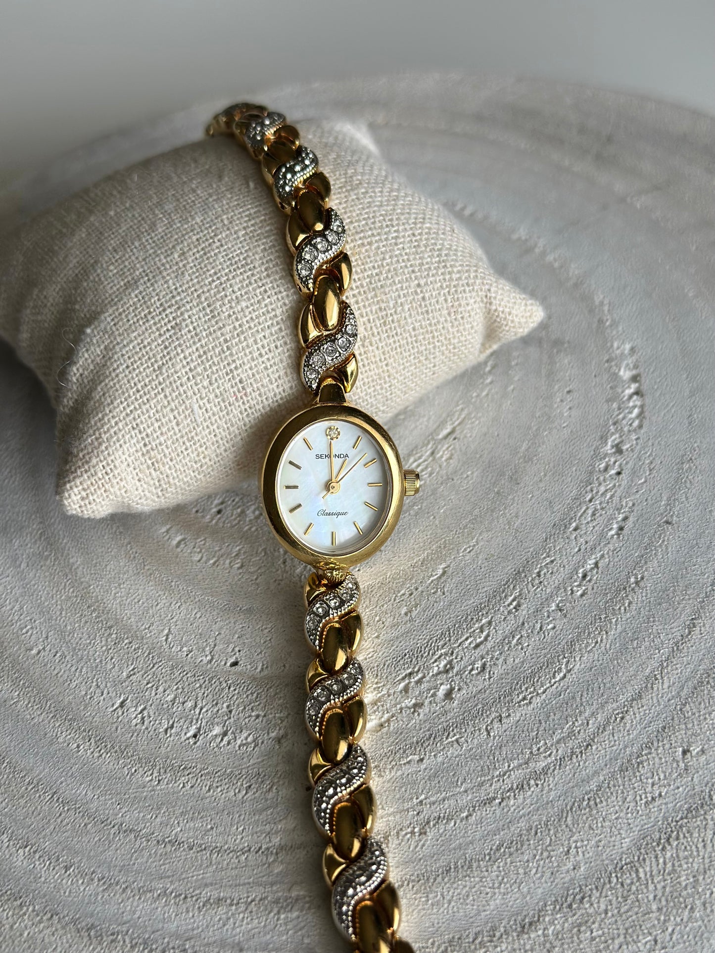 Beautiful vintage watch Sekonda Classique