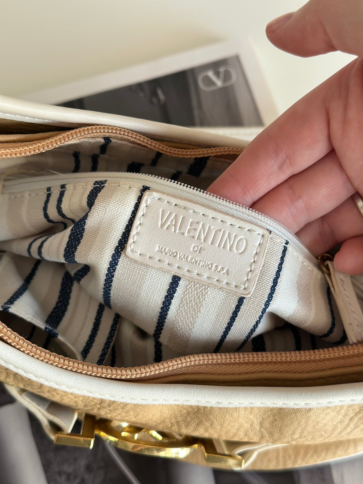 Stunning vintage Mario Valentino baguette bag