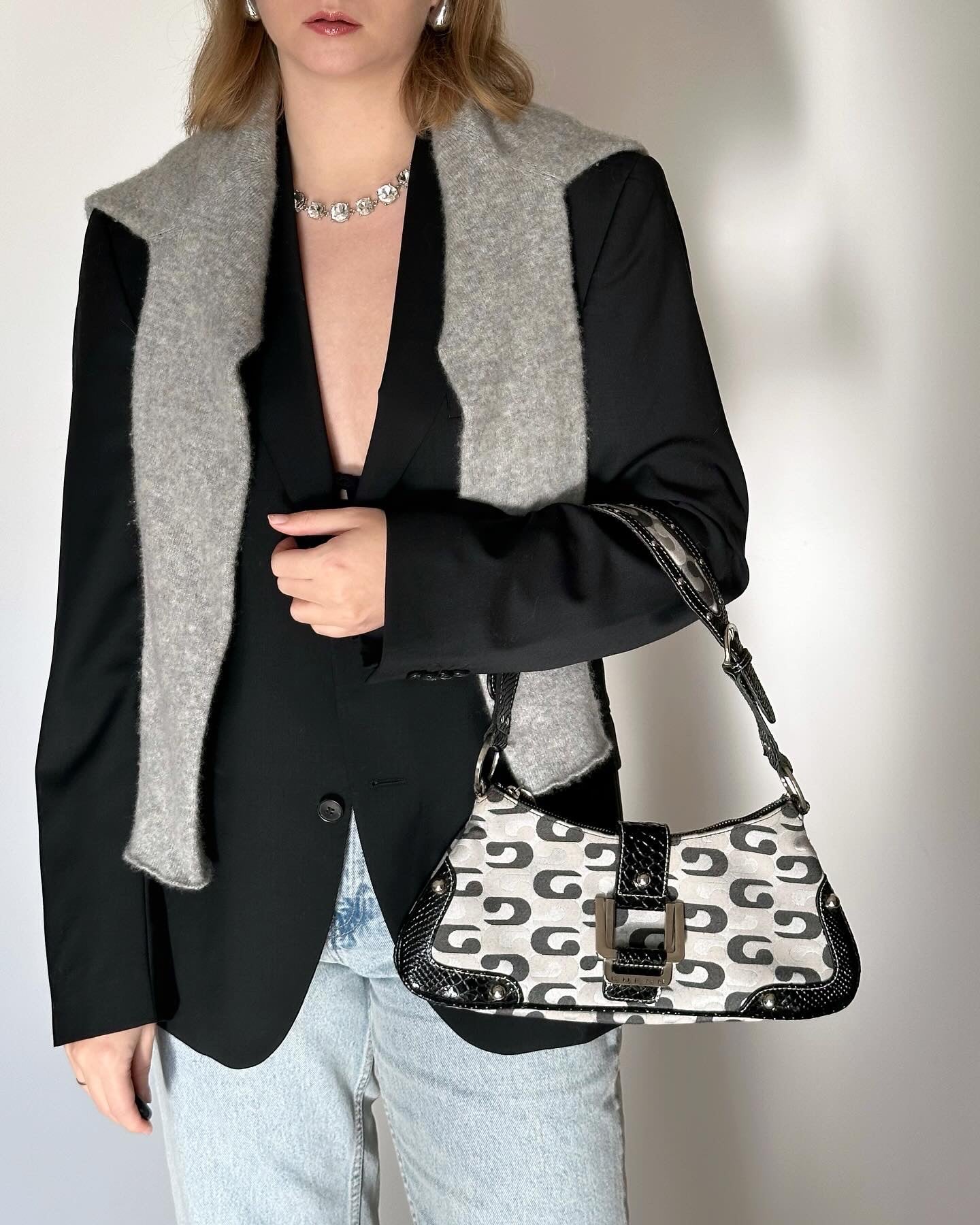 Super trendy vintage Guess bag with monogram print from 00s
