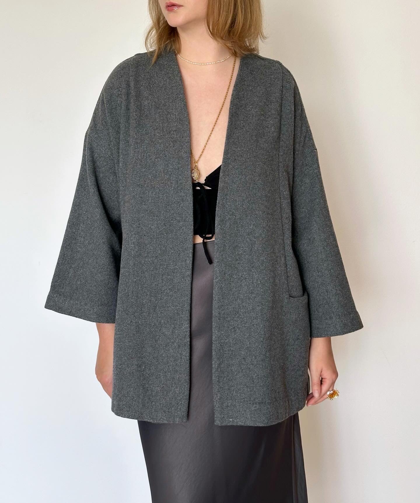 Beautiful vintage kimono style cardigan with wide sleeves
