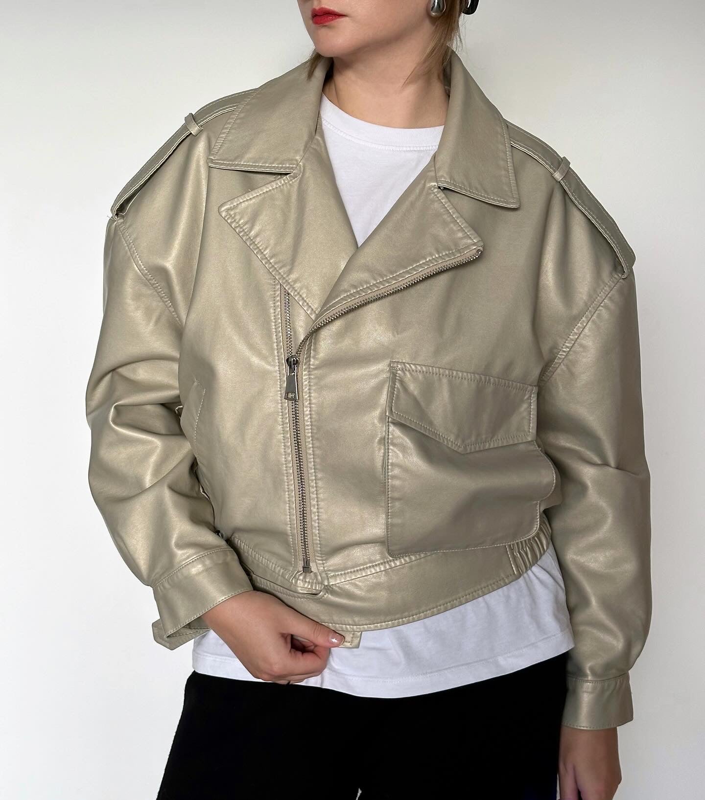 Gorgeous oversized faux leather jacket 🤍