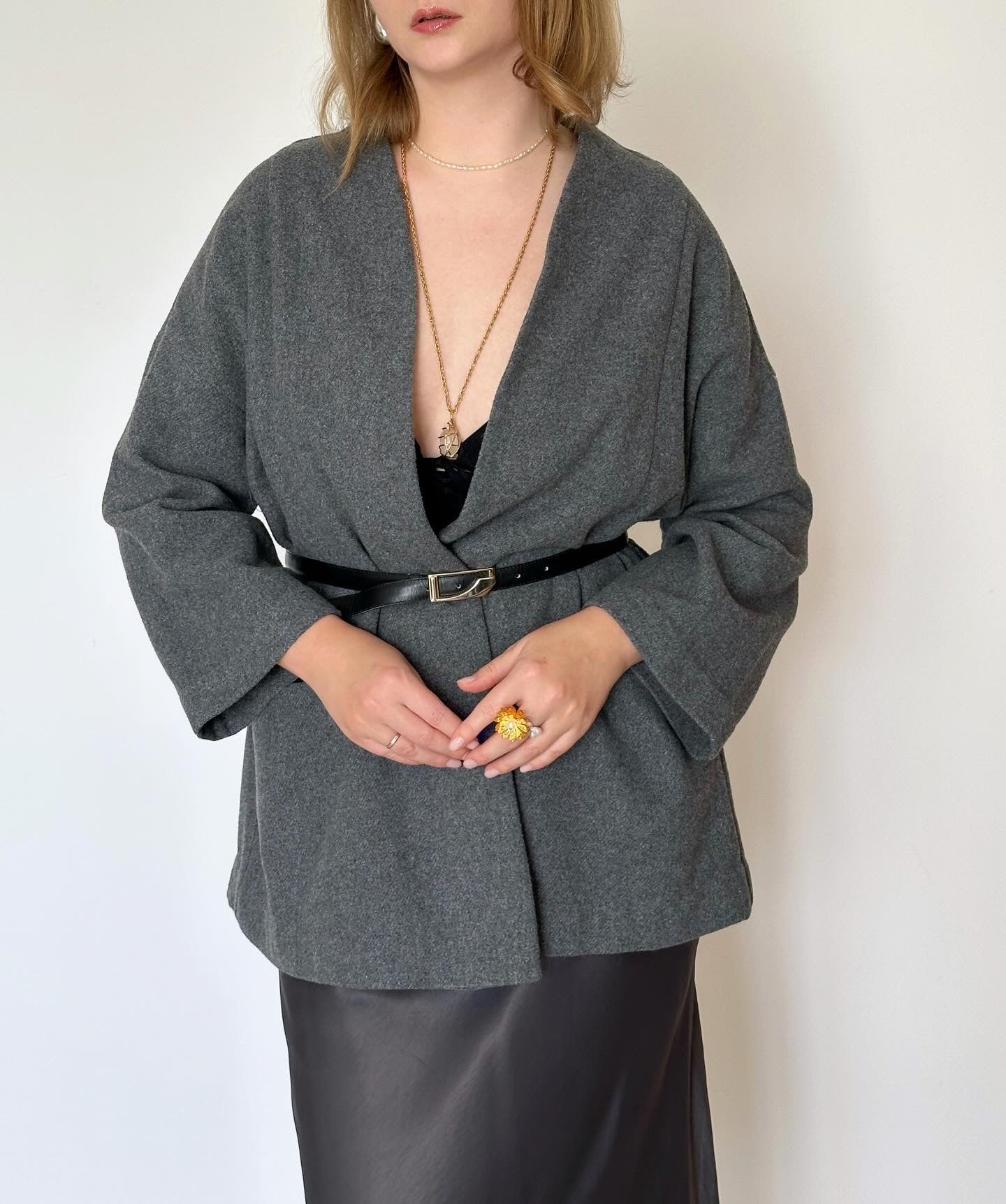 Beautiful vintage kimono style cardigan with wide sleeves
