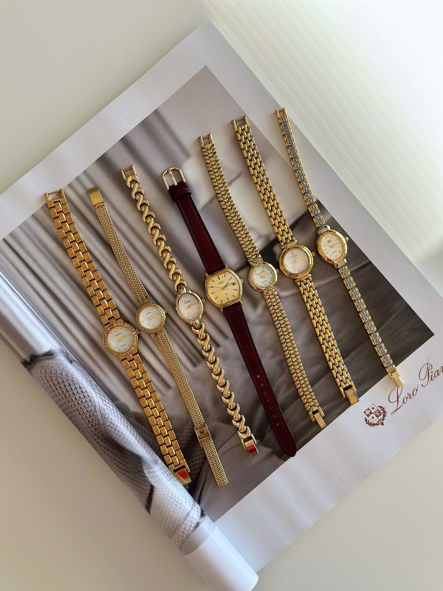 Charming two-toned vintage watch Carvel ✨
