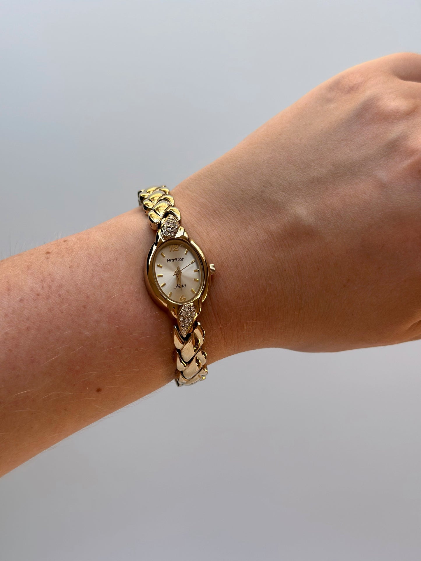 Stunning vintage watch with rhinestones ✨