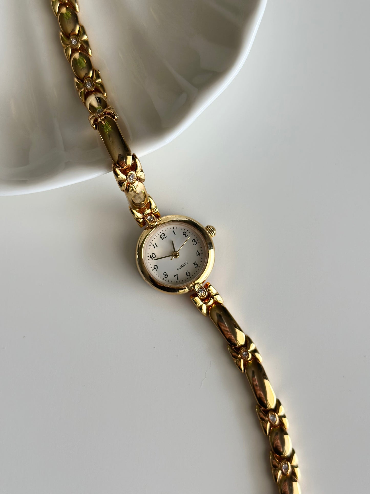 Lovely vintage gold-tone watch from the 2000s