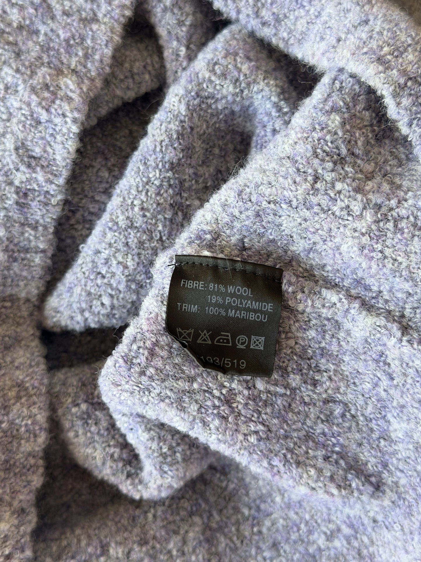 Charming vintage lilac sweater with feathers