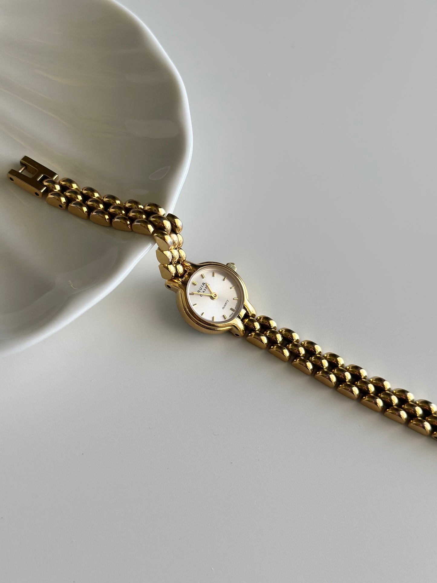 Incredible vintage gold-tone watch from the 1990s Avia Classic