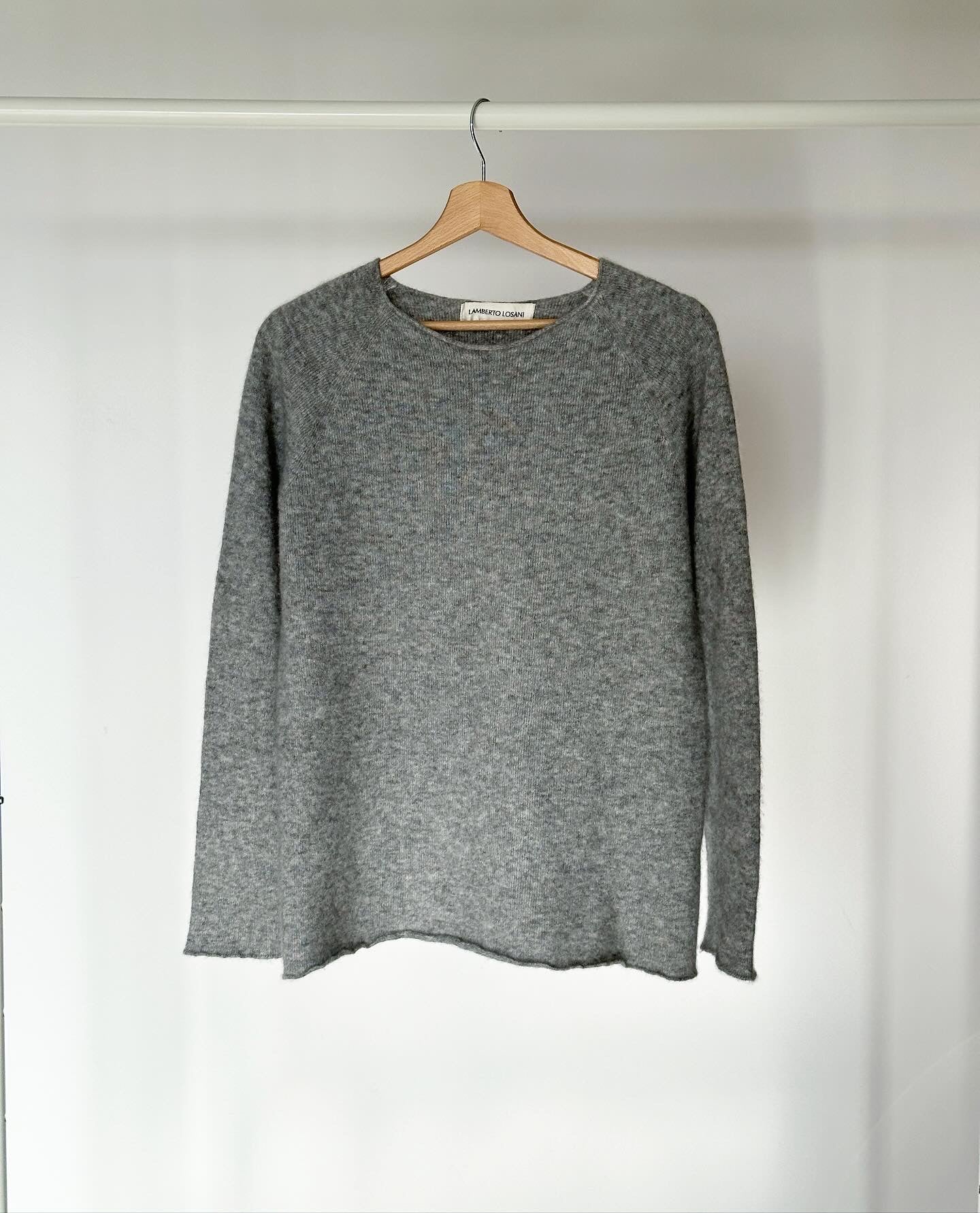 Stunning vintage cashmere jumper by Lamberto Losani 💔