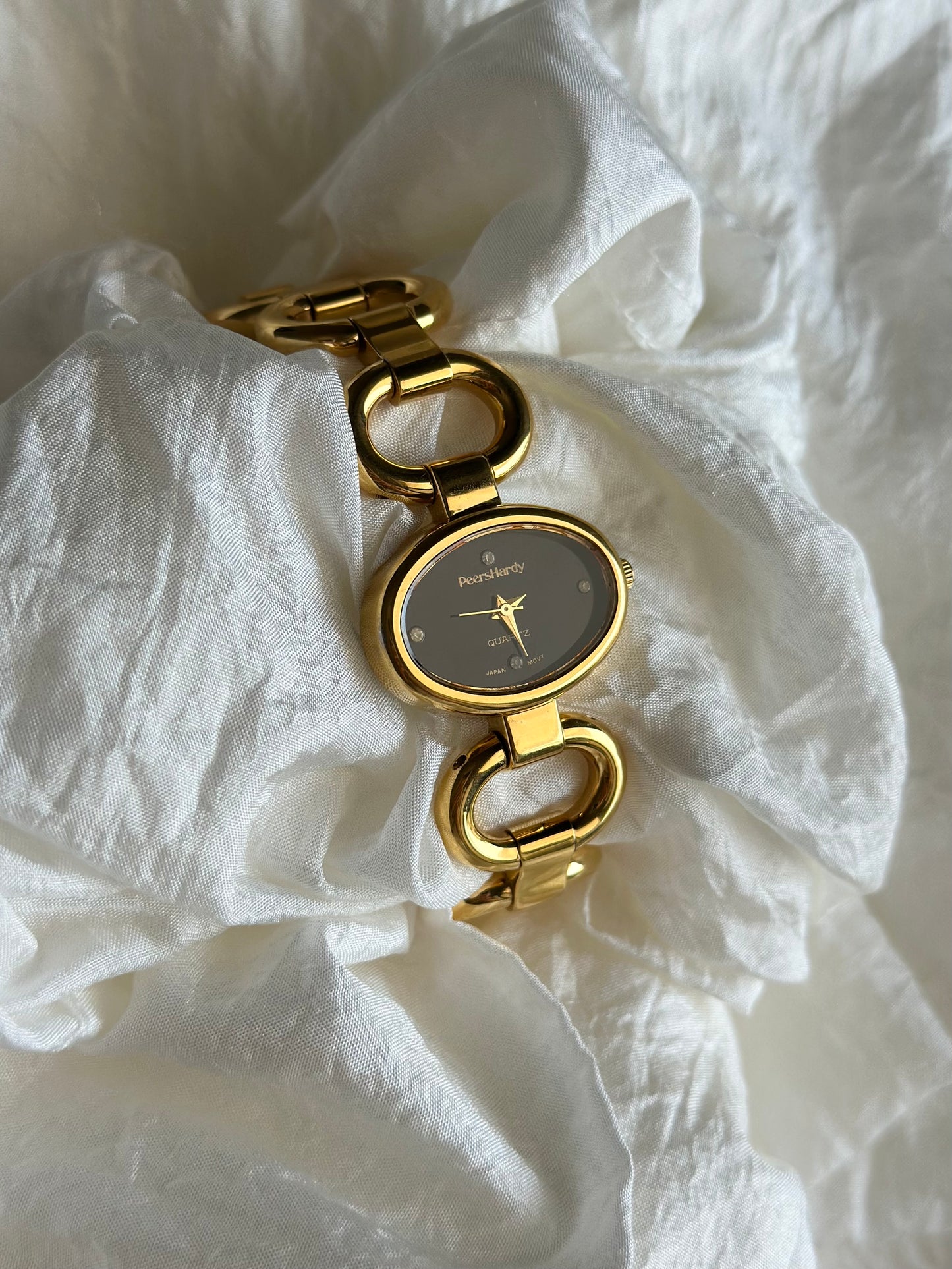 Striking vintage watch from Peers Hardy with black dial