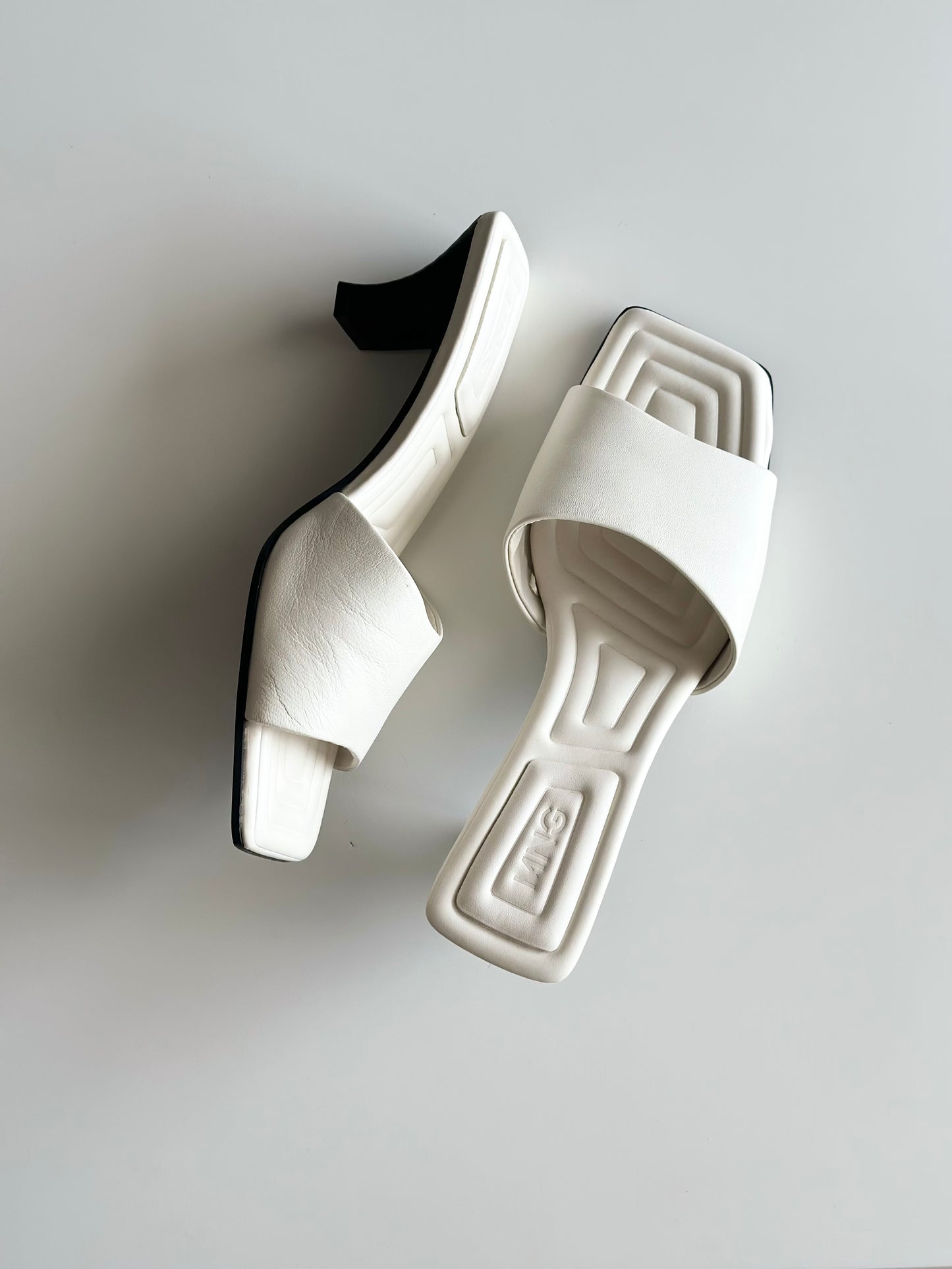 Chic Mango leather mules