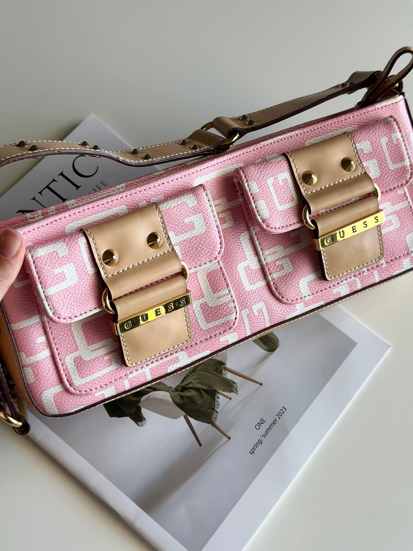 Vintage Y2K Guess shoulder bag in pink and ivory faux leather