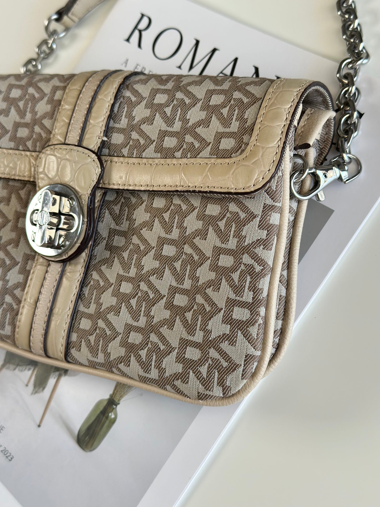 Sophisticated vintage DKNY beige shoulder bag from 2000s