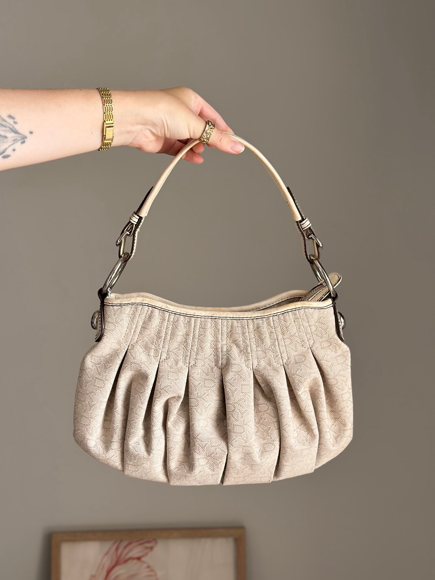 Classic late 90s/Y2K hobo beige bag by DKNY