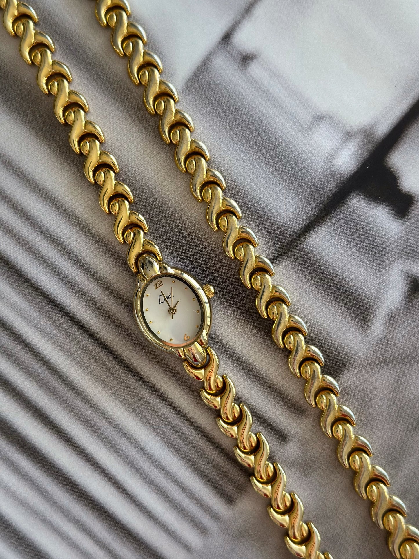 Stunning vintage gold-tone watch and bracelet set Limit