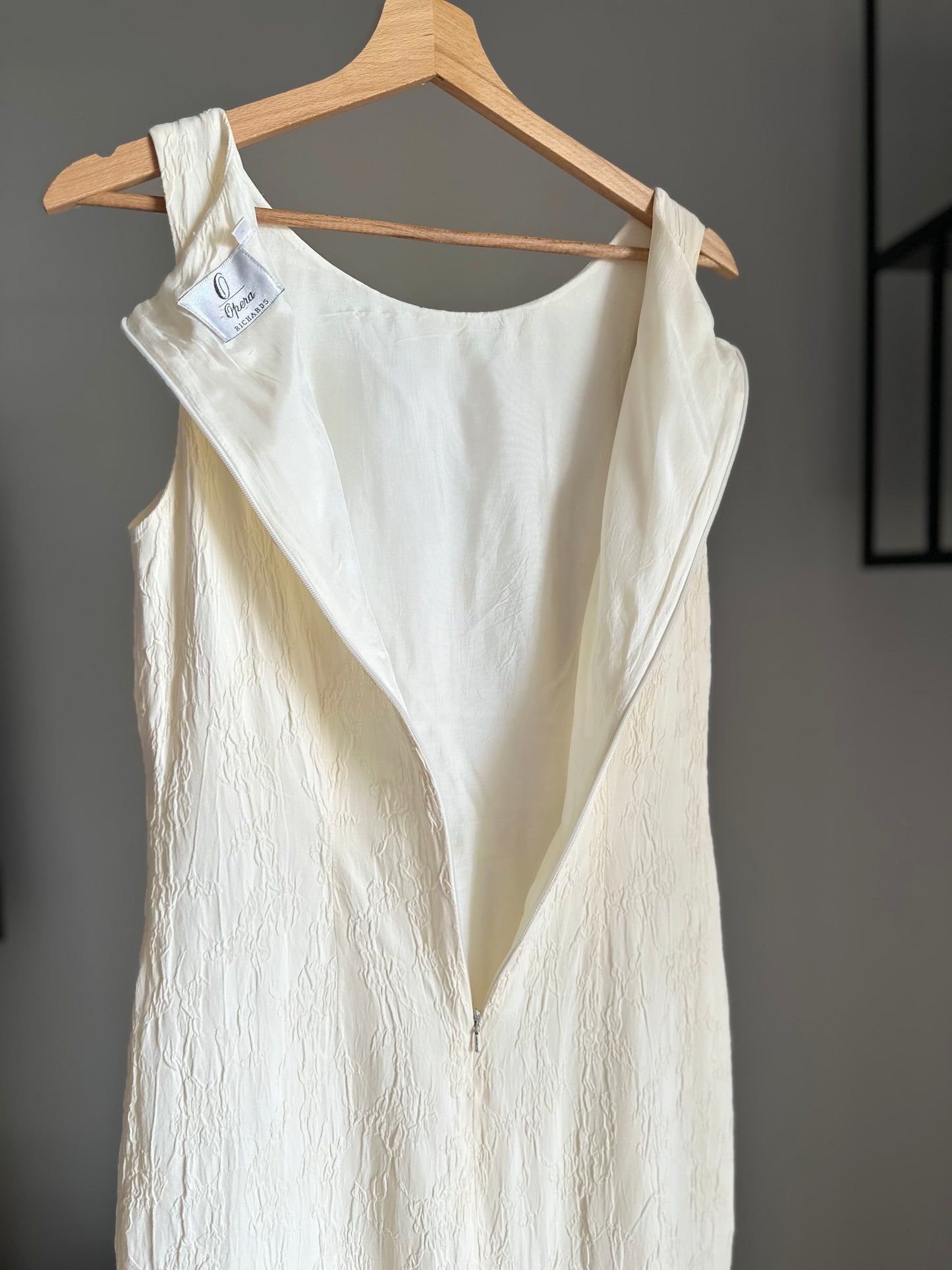 Elegant vintage midi dress in a soft cream tone
