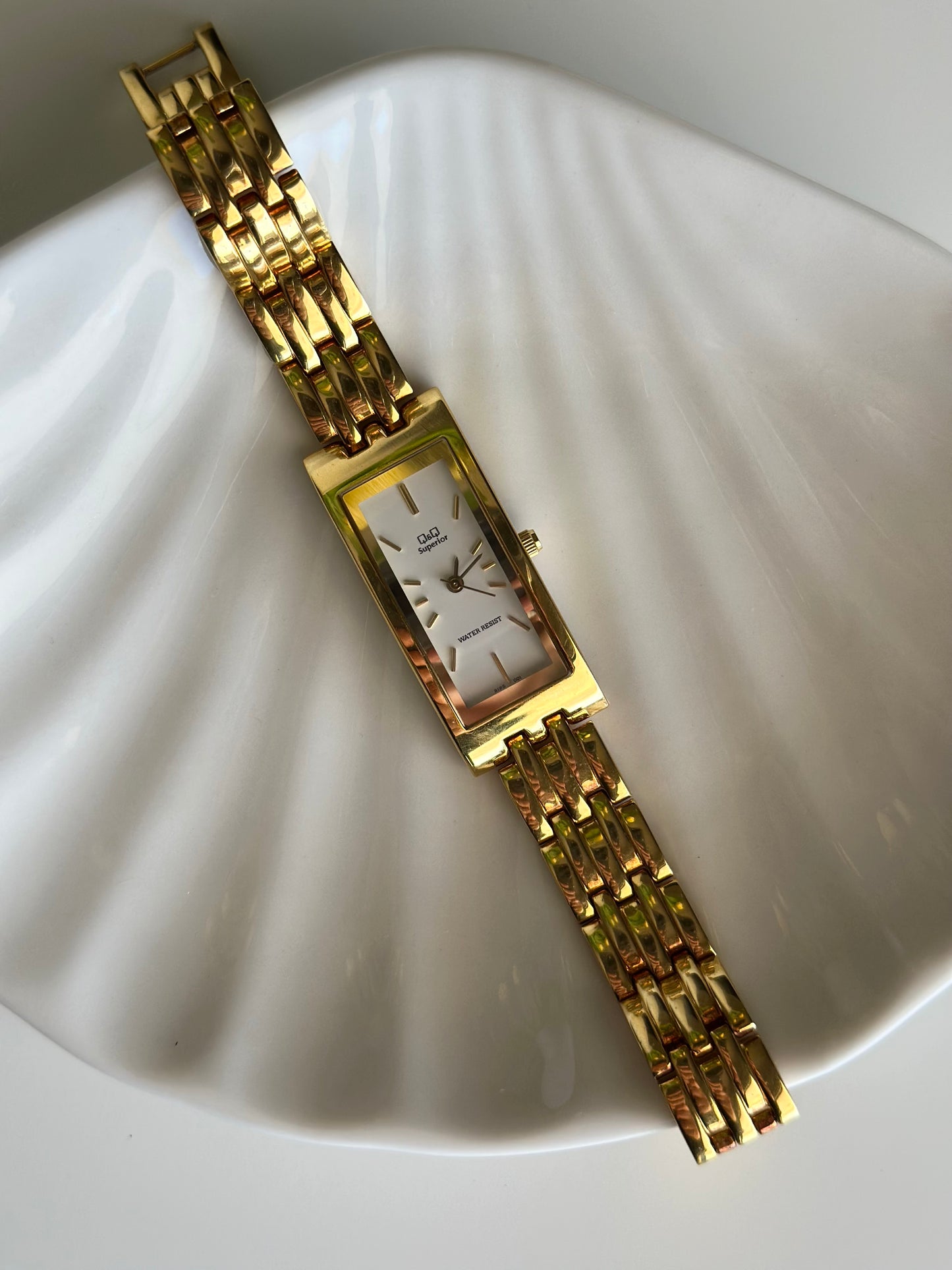 Elegant vintage gold-tone watch Q&Q Superior ✨