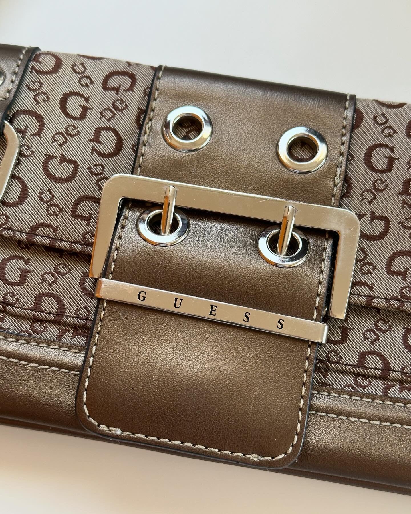 Super trendy vintage Guess bag with monogram print