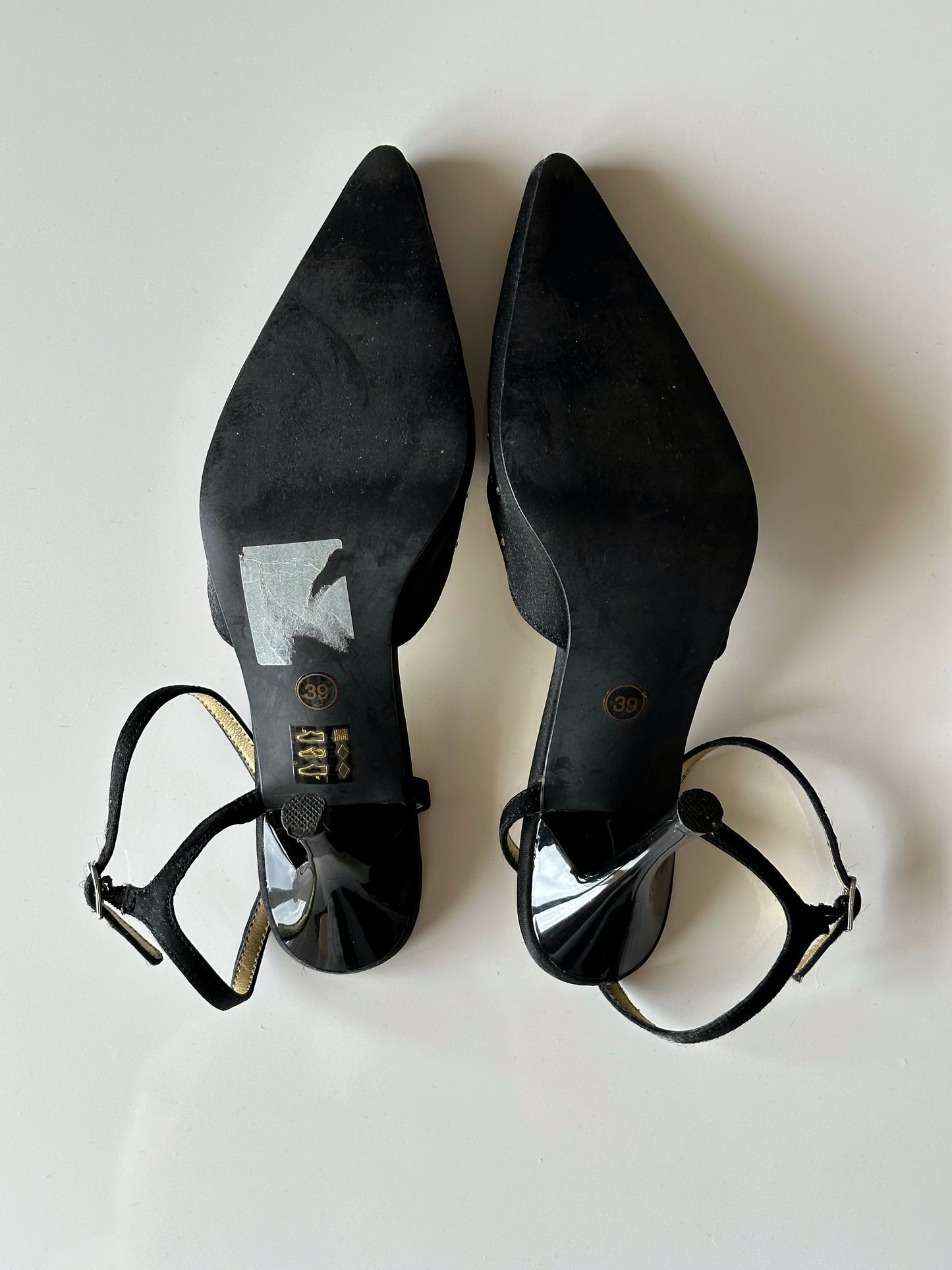 Vintage high-heel satin shoes with crystals 💎