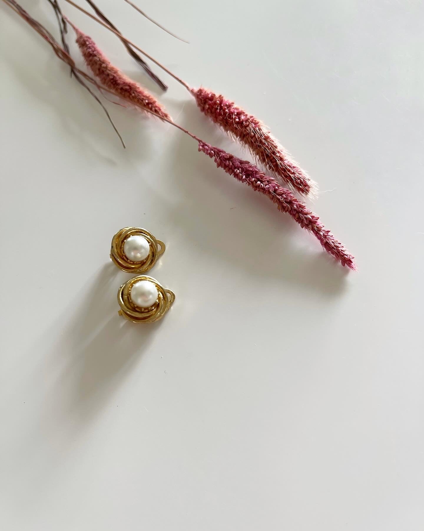 Lovely vintage faux pearl clip-on earrings