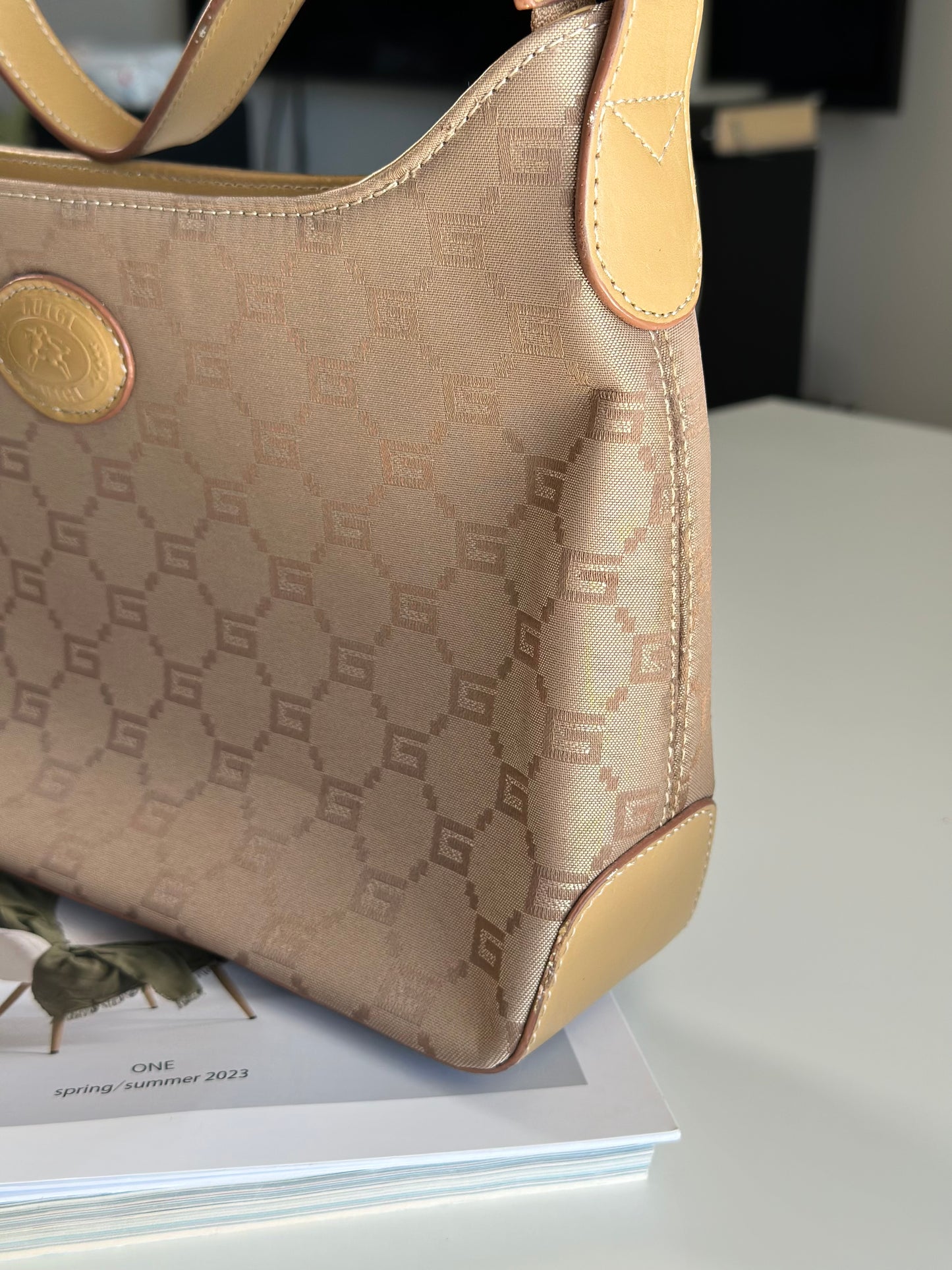 Charming vintage beige shoulder bag