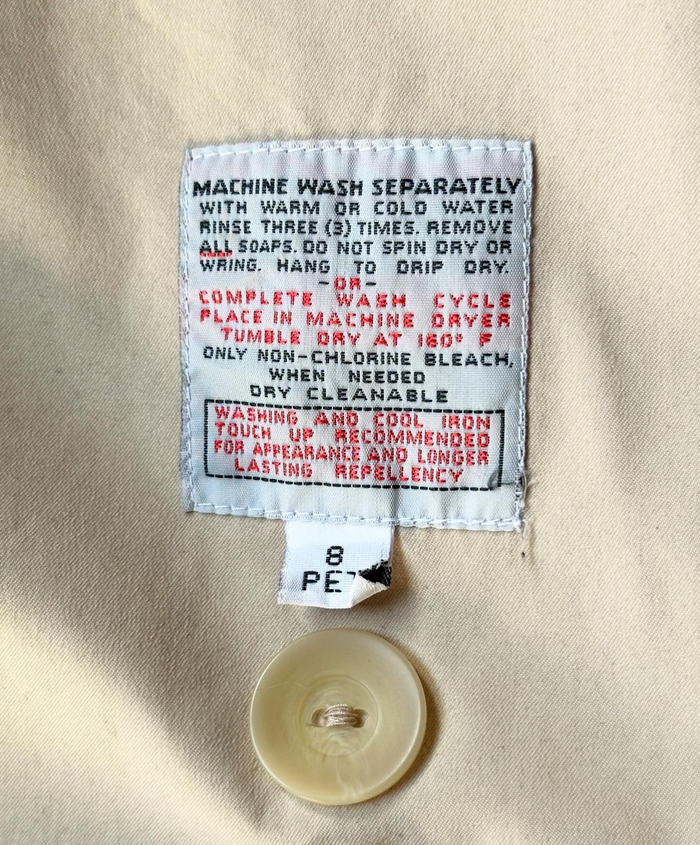 Gorgeous vintage double-breasted trench coat London Fog
