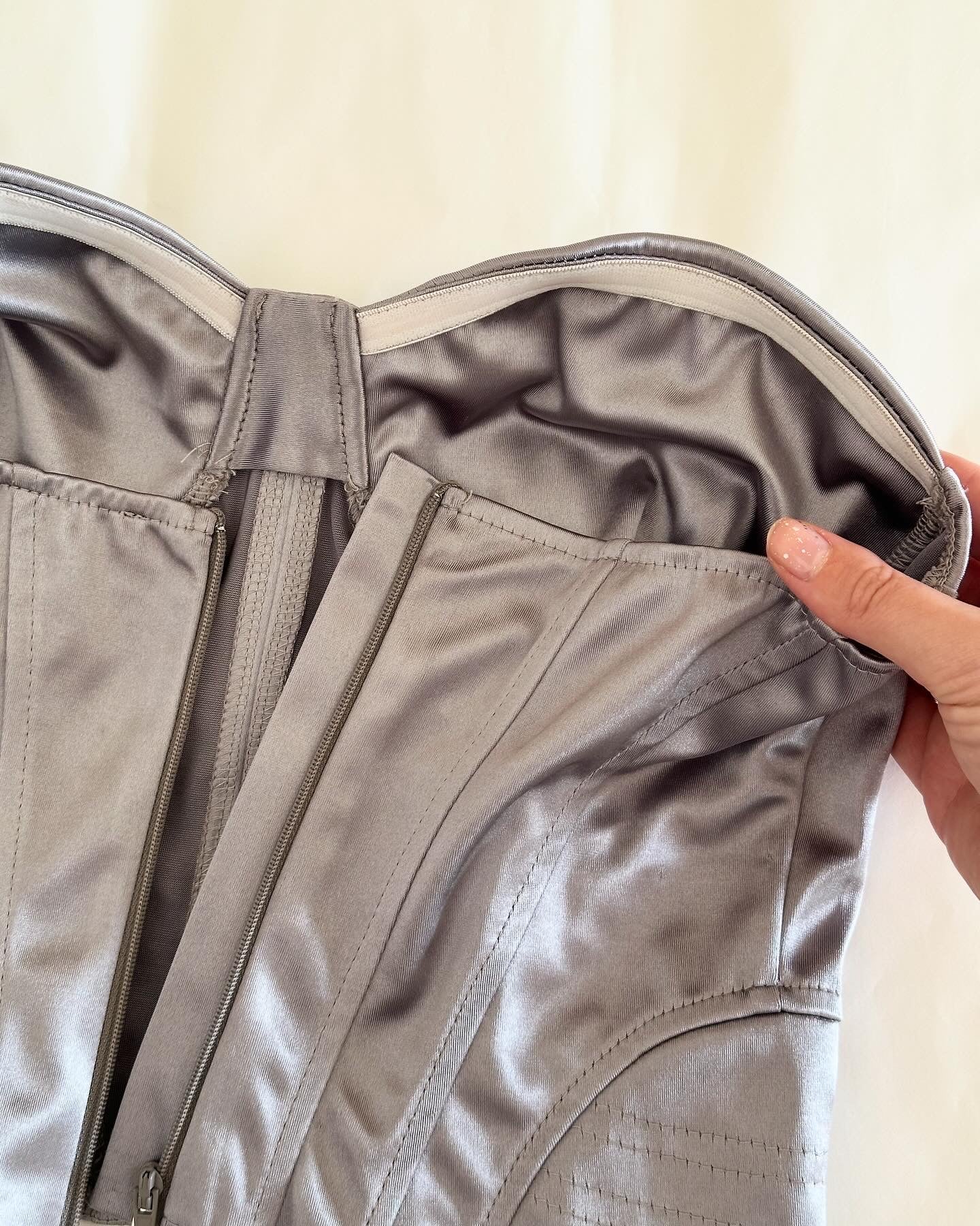 Lovely satin corset top in a beautiful grey color 🩶