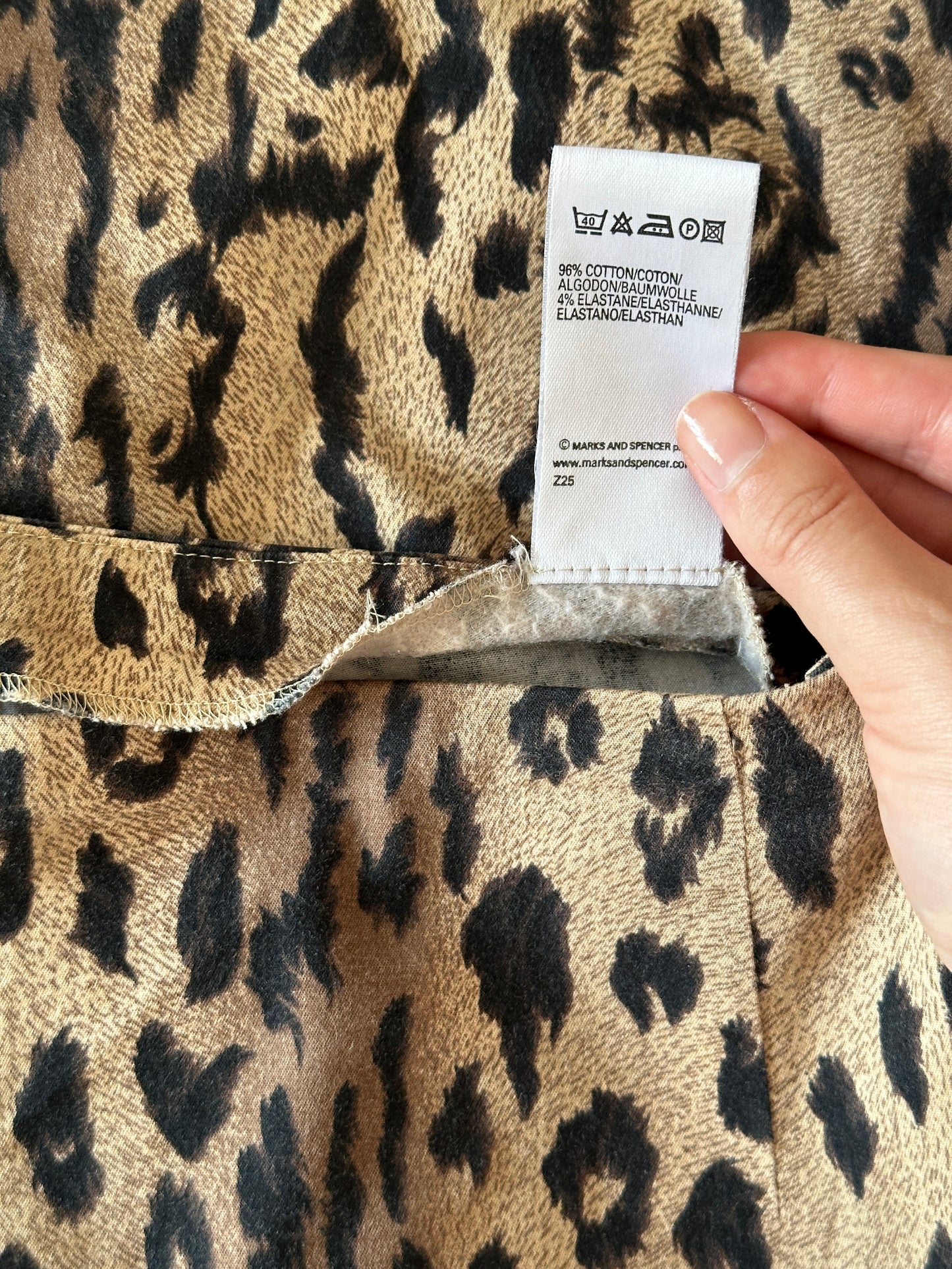 Incredible midi cotton skirt with leopard print