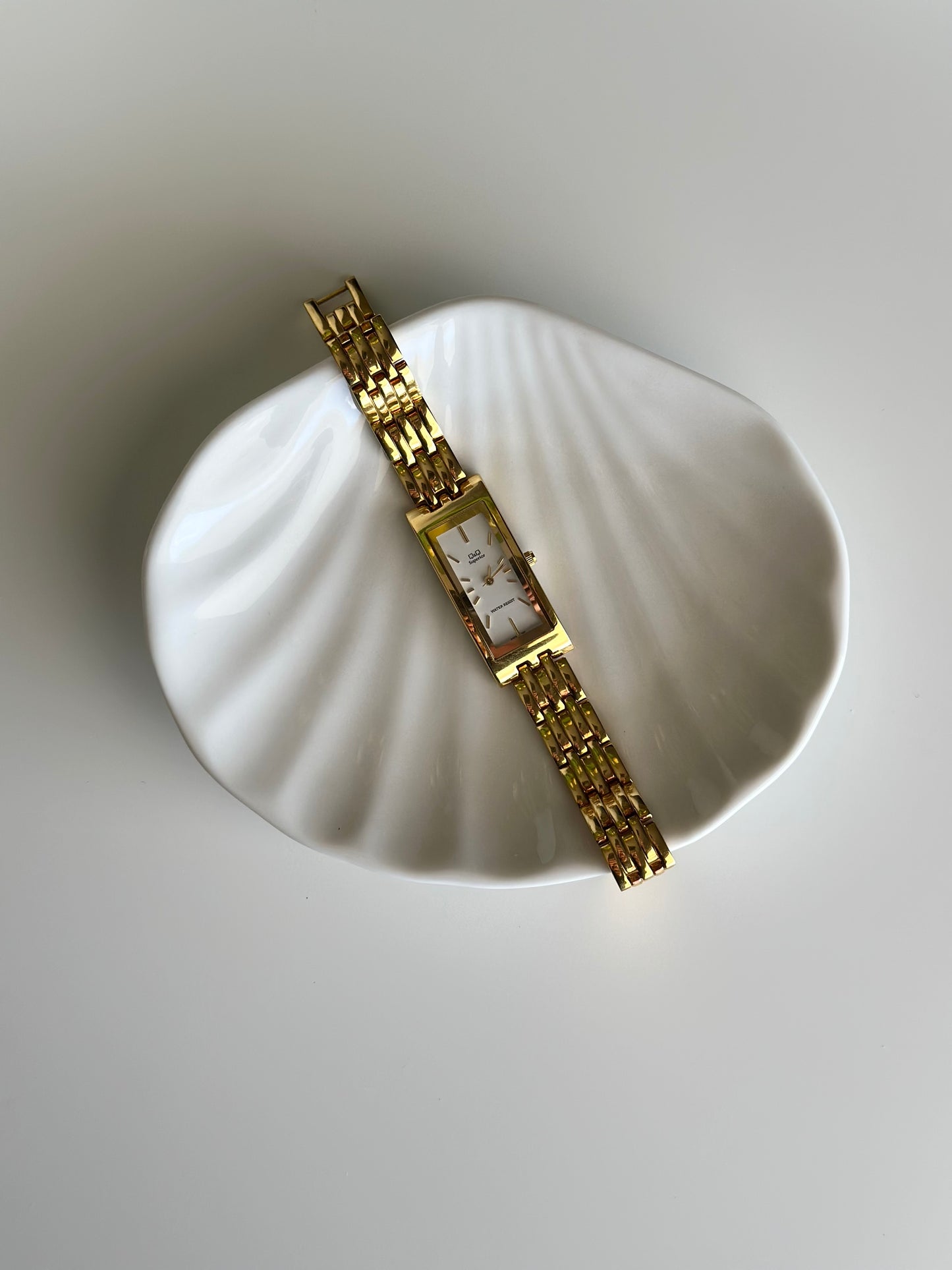 Elegant vintage gold-tone watch Q&Q Superior ✨