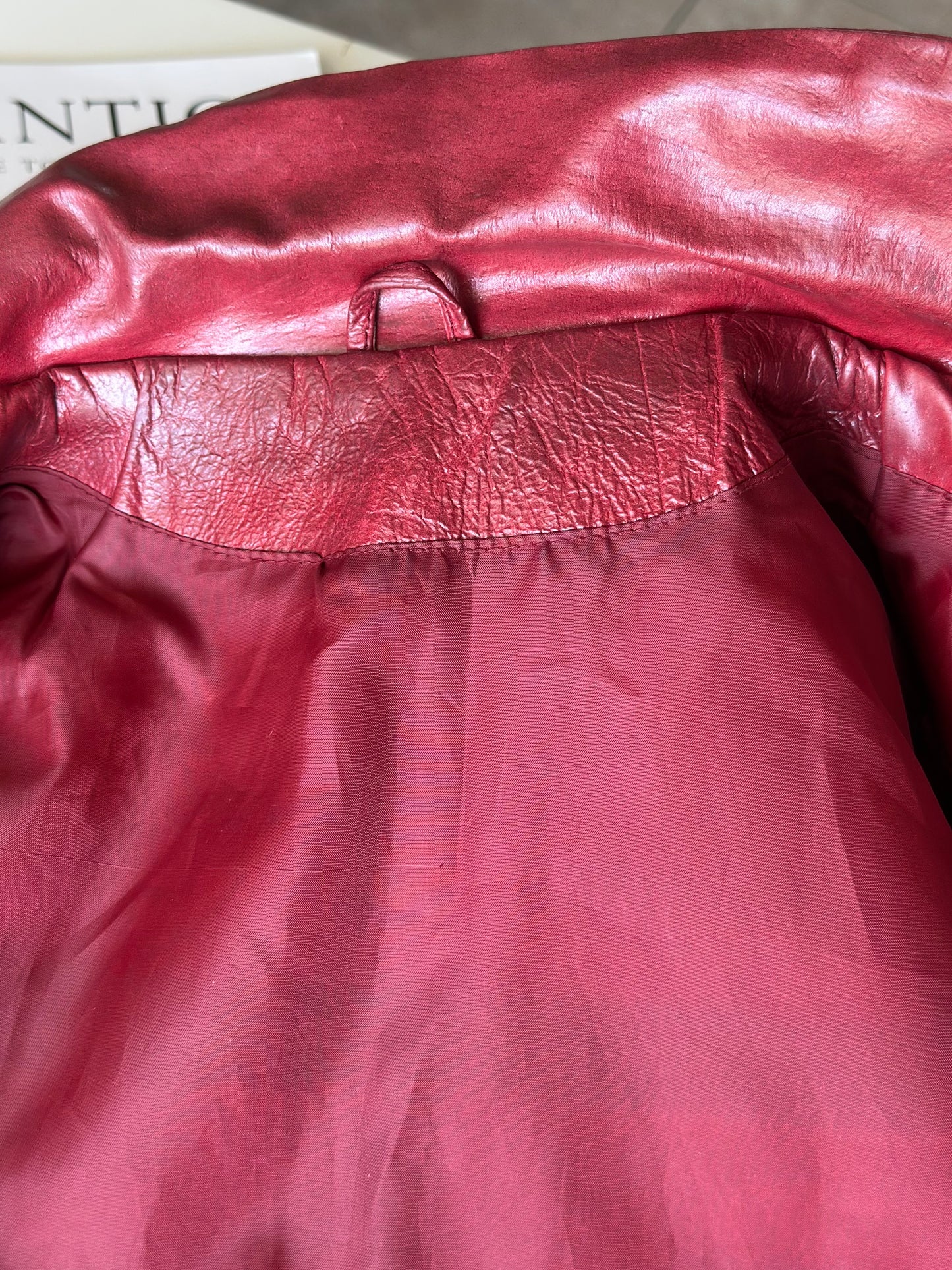 Standout vintage leather jacket 90s