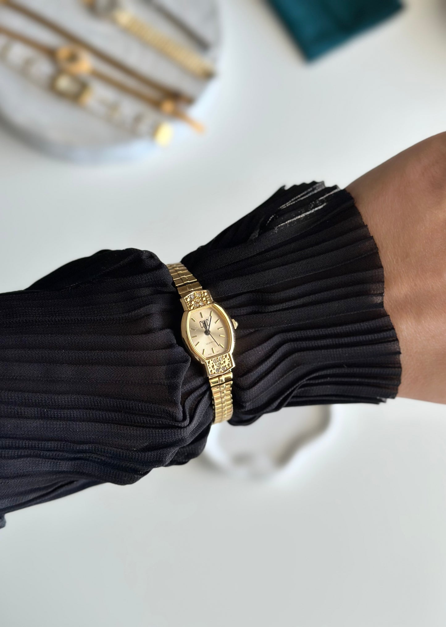 Charming vintage quartz watch