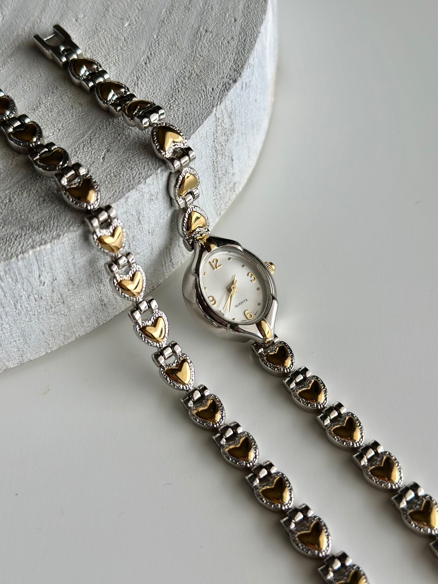 Vintage quartz two-tones watch set by Avon 🩶