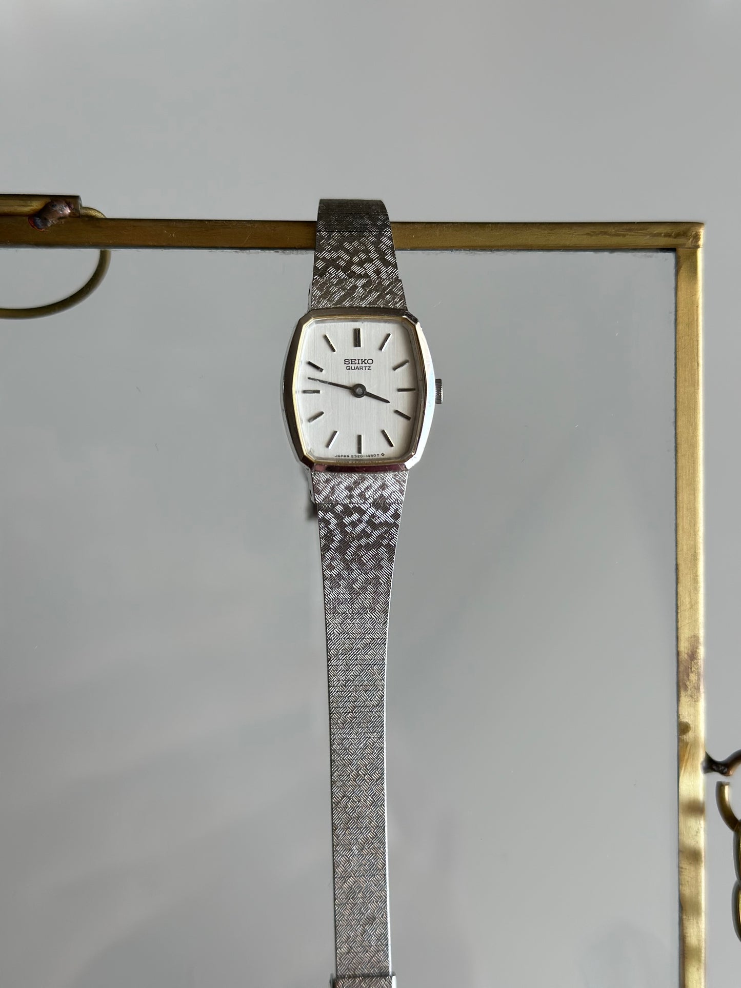 Timeless vintage Seiko quartz watch in a silver tone