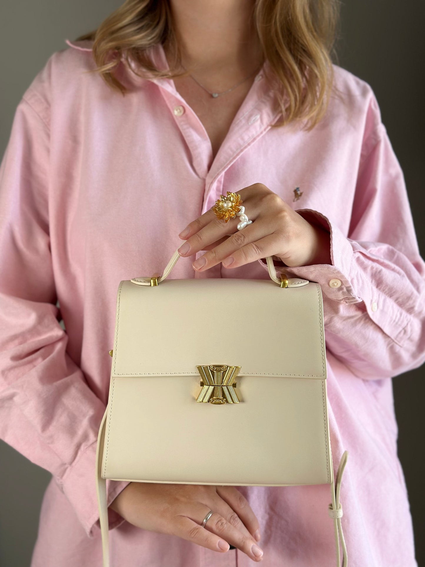 Elegant ivory leather handbag from Kassandre