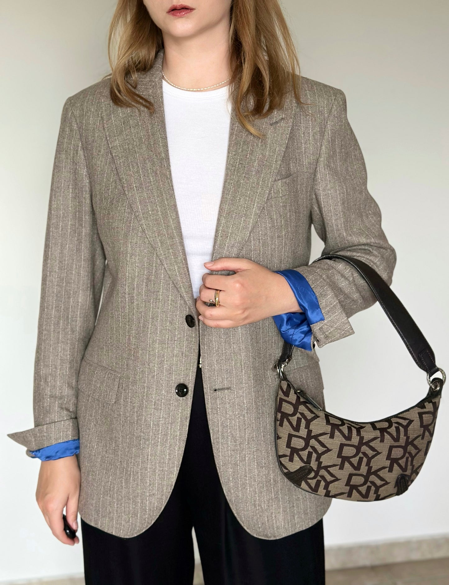 Timeless wool blazer with blue lining
