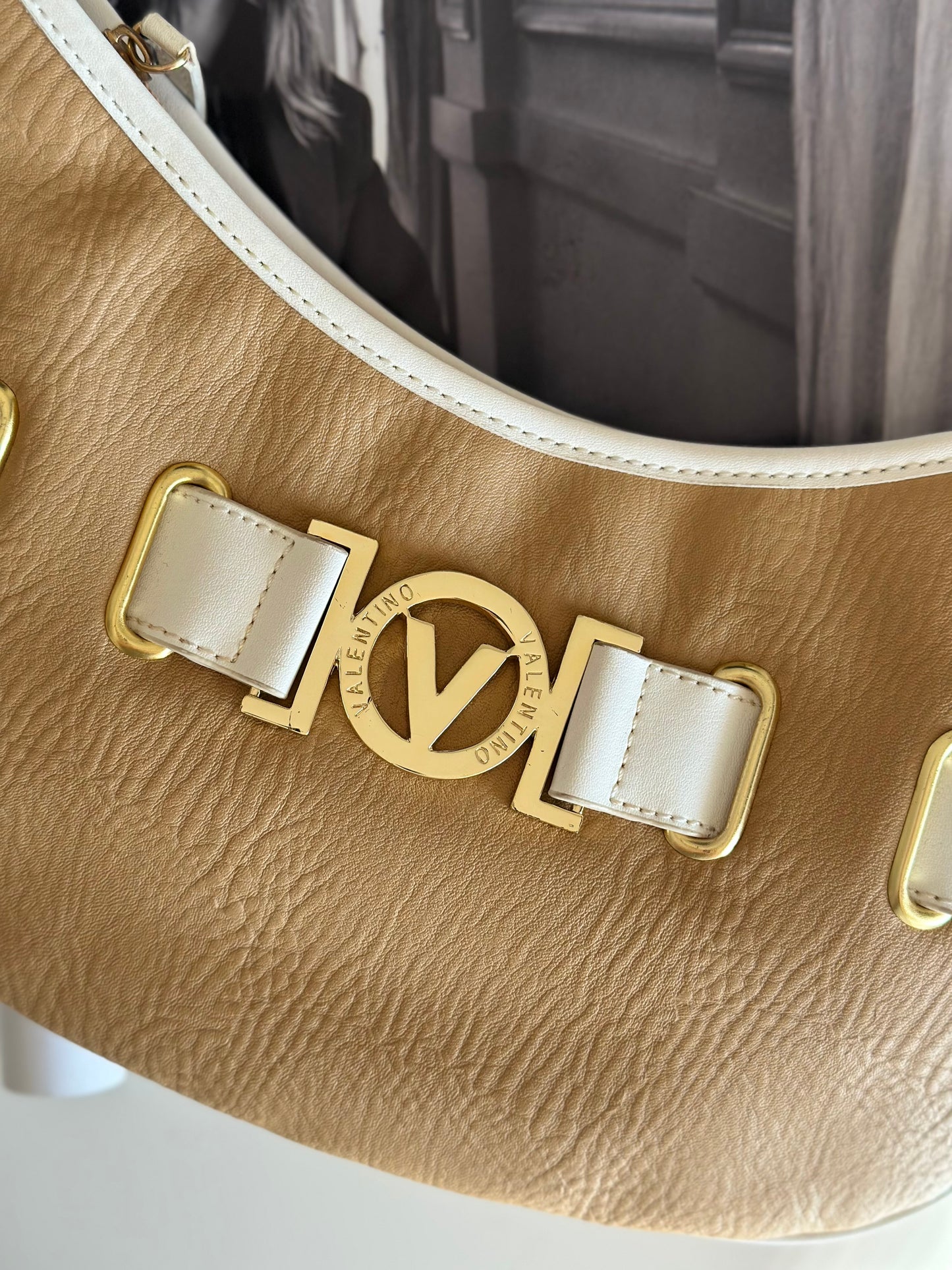 Stunning vintage Mario Valentino baguette bag