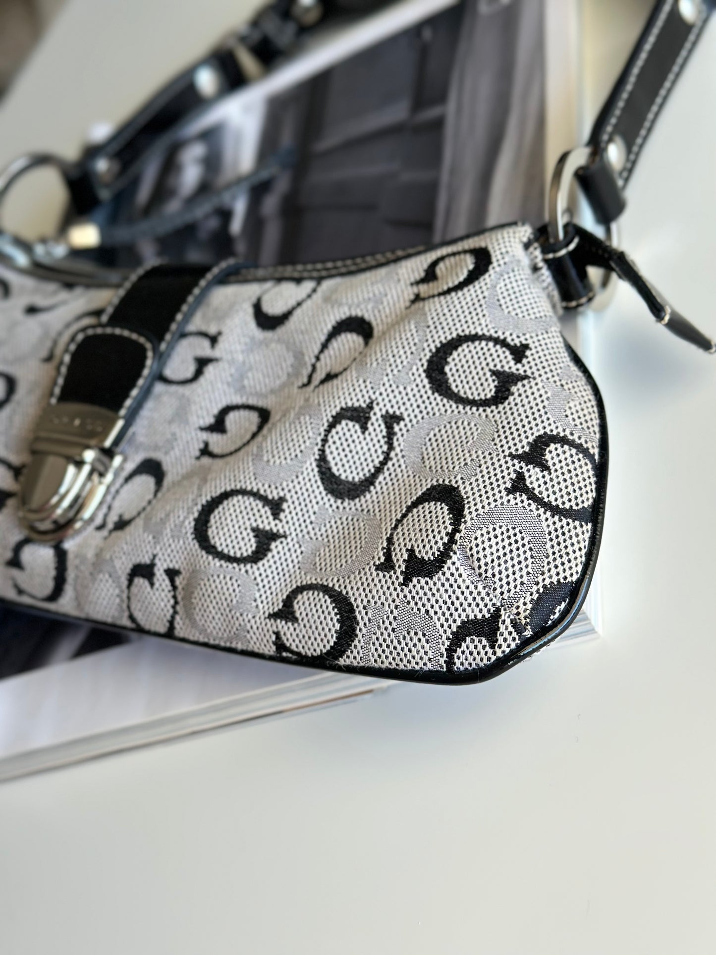 Vintage Guess grey baguette bag