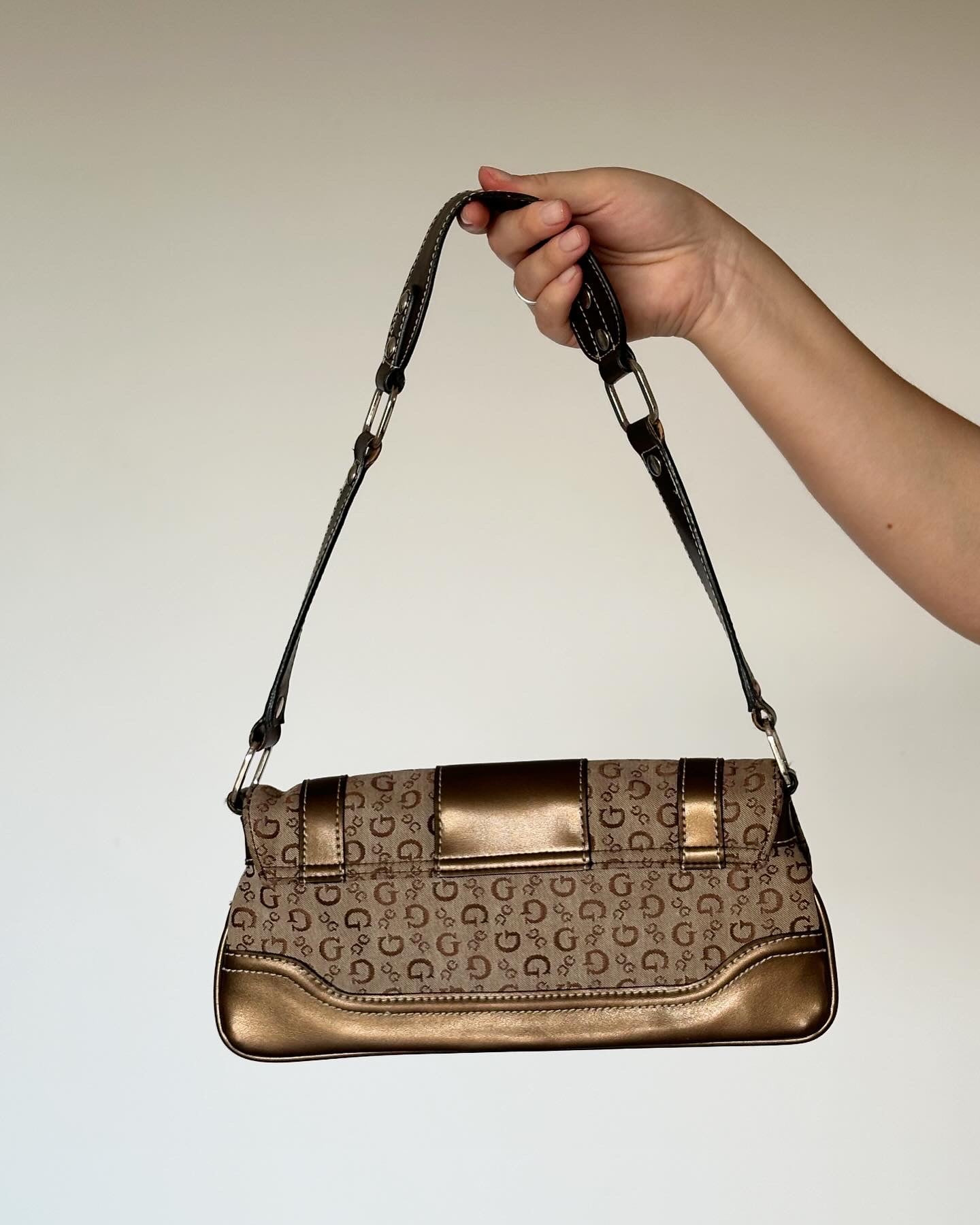 Super trendy vintage Guess bag with monogram print