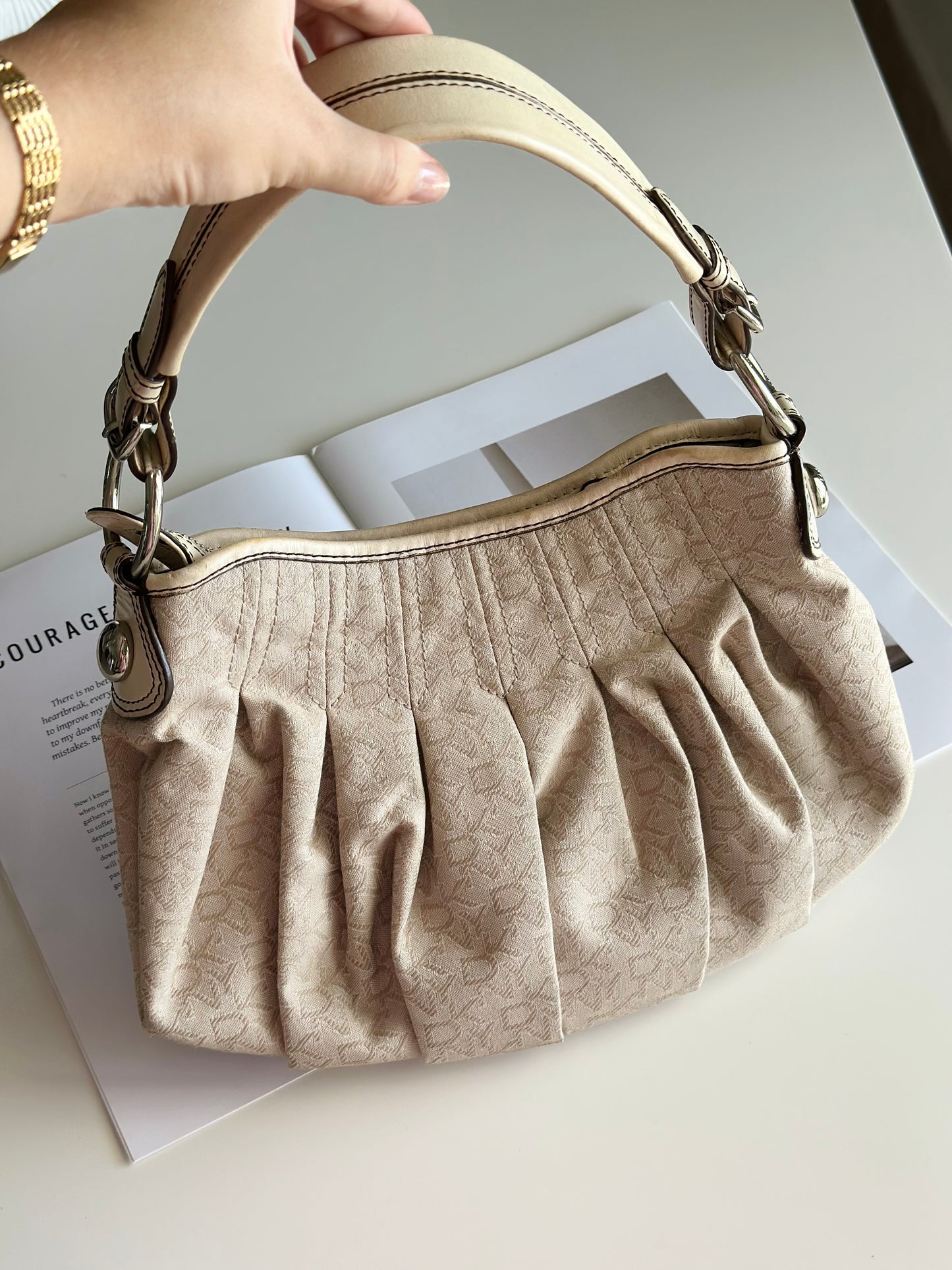 Classic late 90s/Y2K hobo beige bag by DKNY