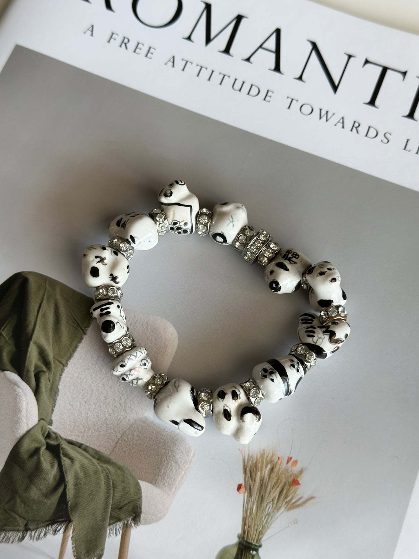 Vintage bracelet with hand-painted ceramic beads
