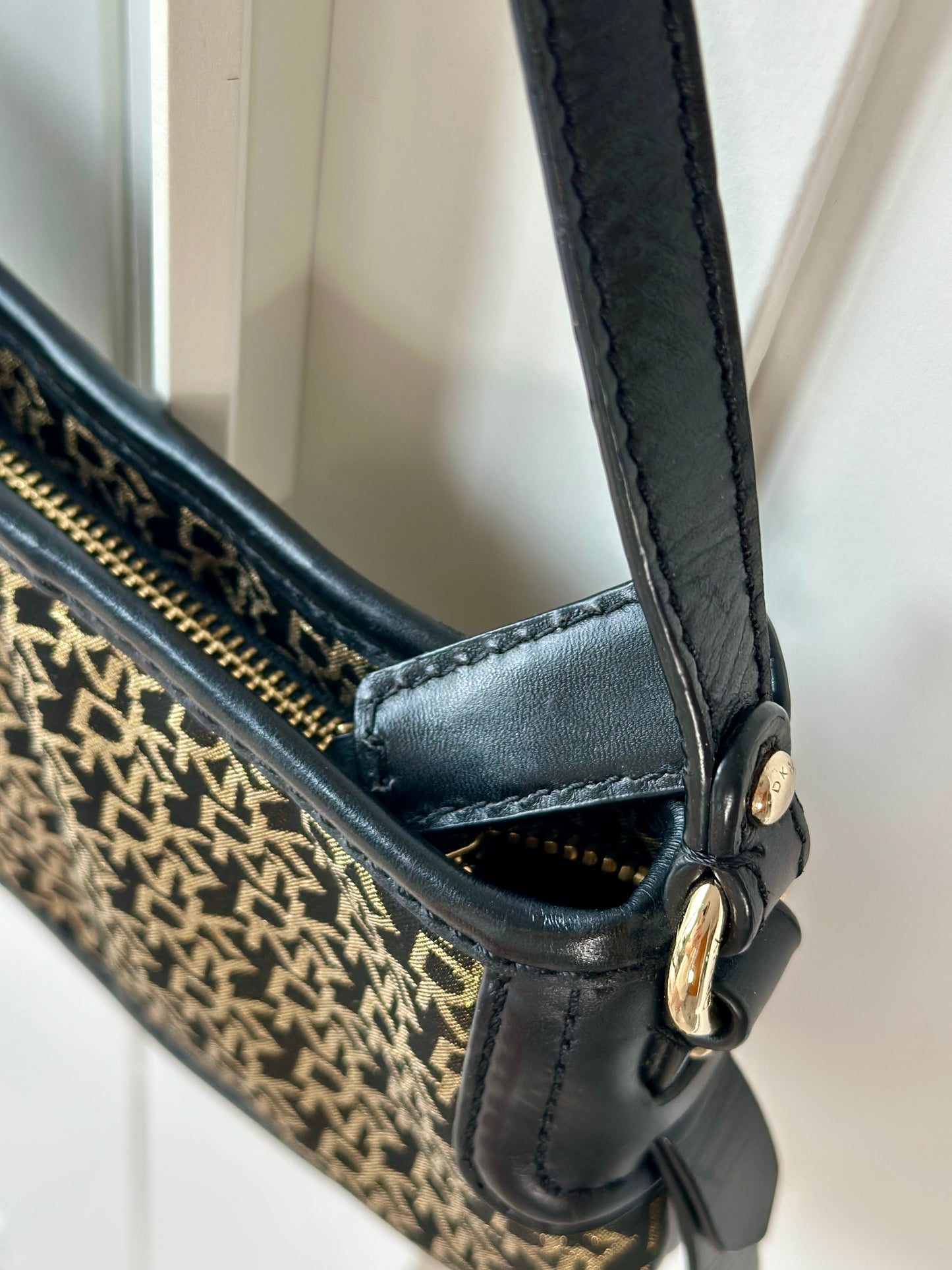 Chic vintage DKNY bag in black and gold